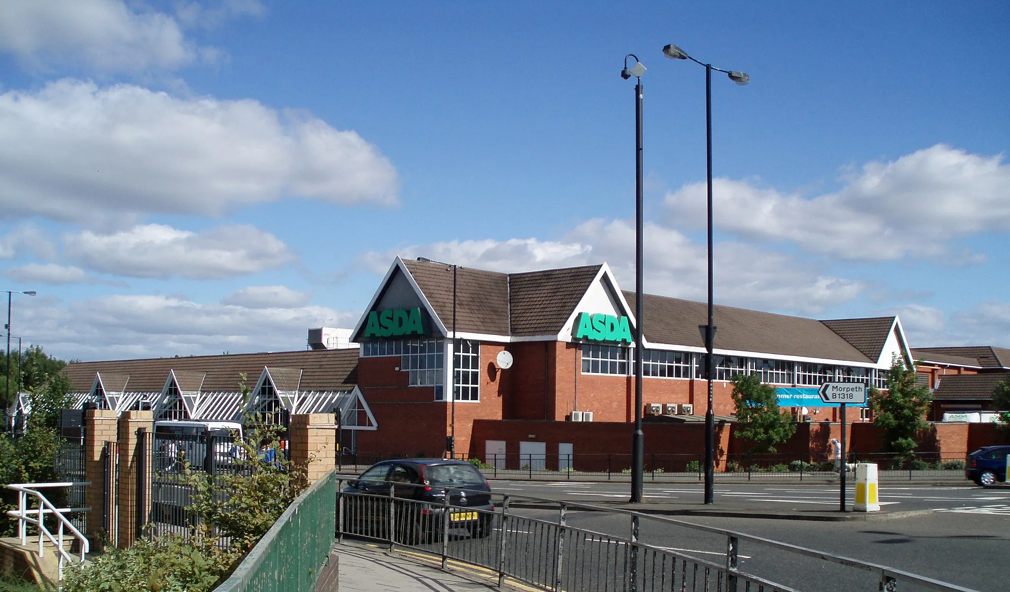Photo showing: This is a photograph of the ASDA Gosforth superstore, as seen from the Great North Road, Gosforth, Newcastle upon Tyne, England