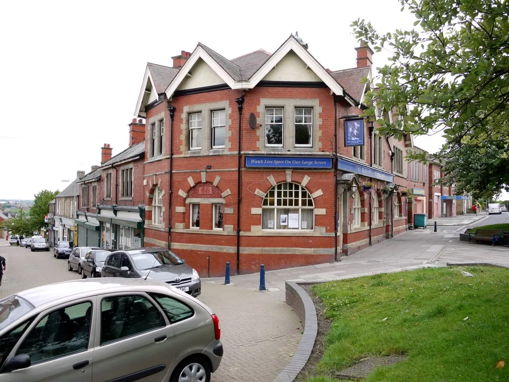 Photo showing: The Blue Bell at Victoria Square, Felling