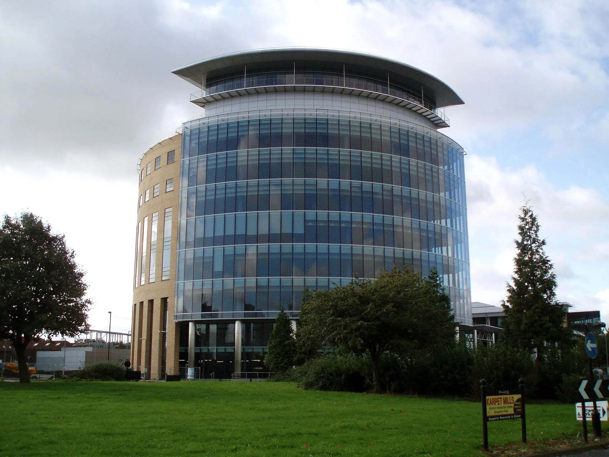 Photo showing: The 2008 Northern Rock Tower Building, at Regent Centre in Gosforth. Taken on 1 October 2008 during the final stages of construction.