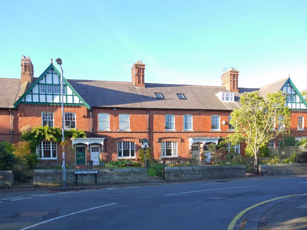 Photo showing: The Terrace, Castle View, Ovingham