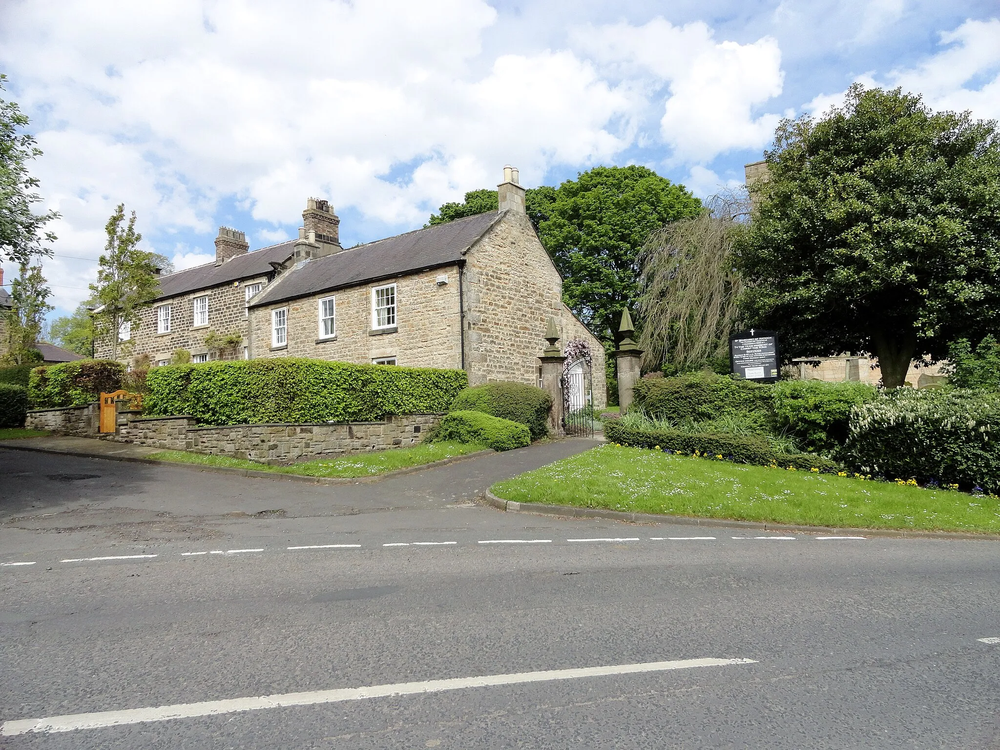 Photo showing: Houses in Tanfield village