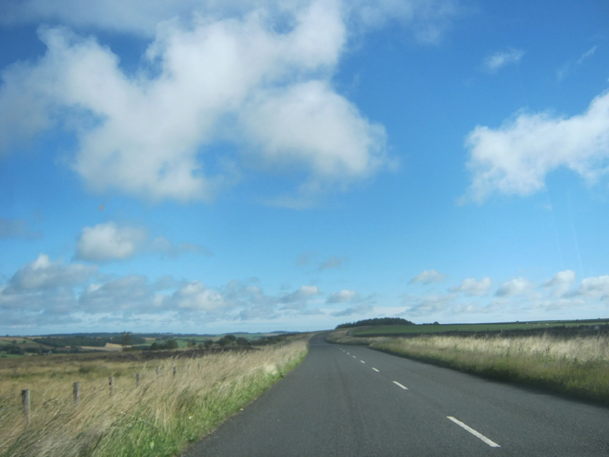 Photo showing: B6301 alongside Hedley Edge on the left