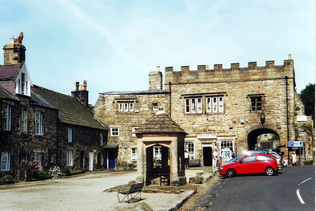 Photo showing: The Square, Blanchland, Northumberland