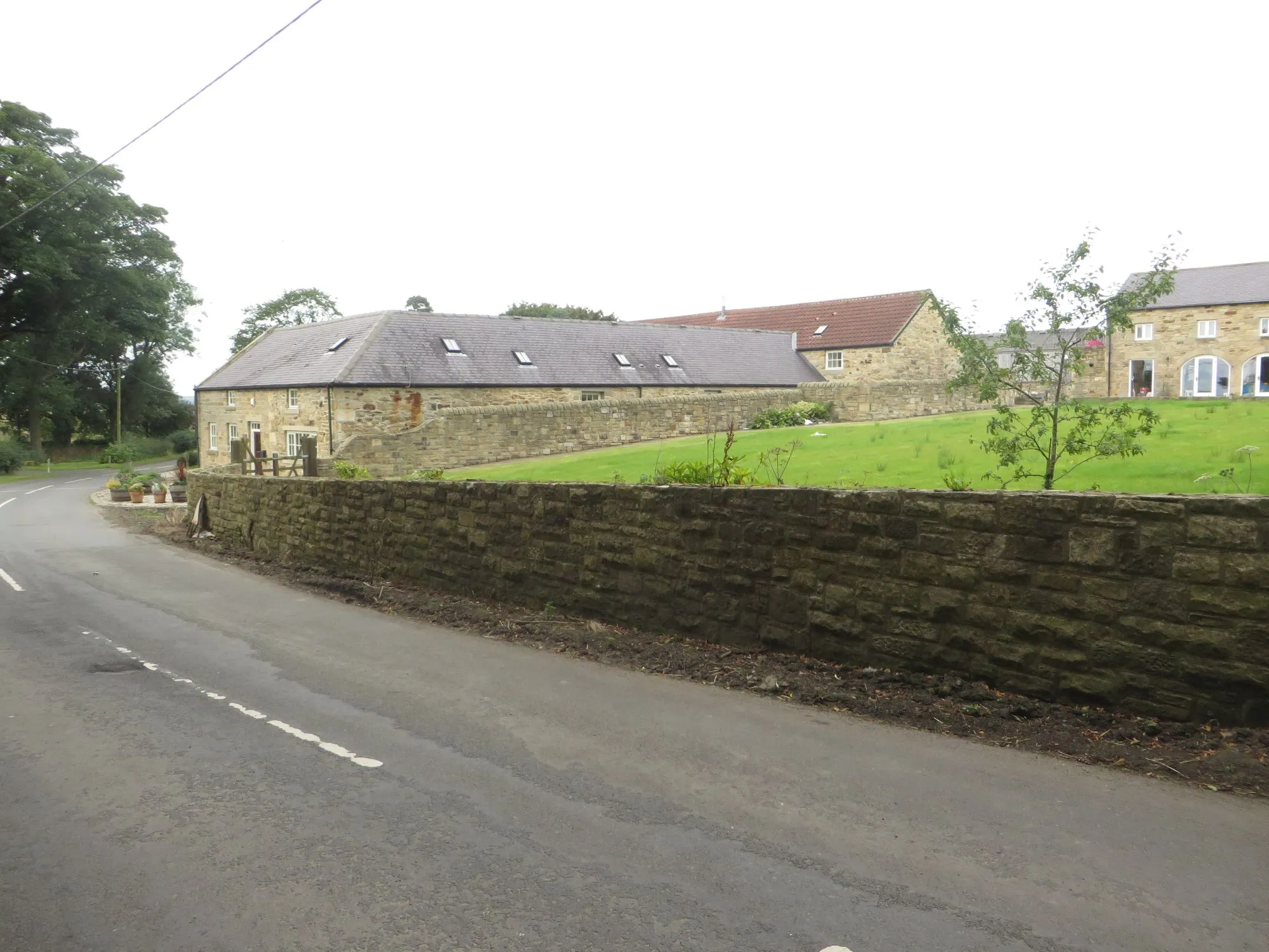 Photo showing: Converted farm buildings at Pigdon