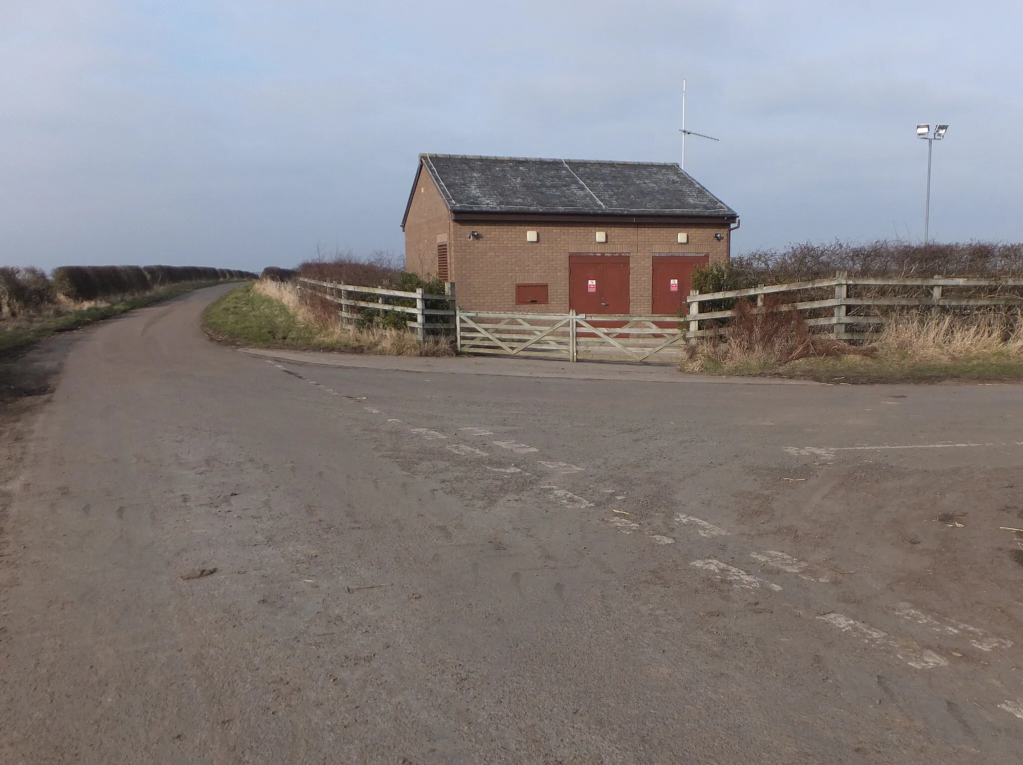 Photo showing: Electricity sub-station west of Felkington