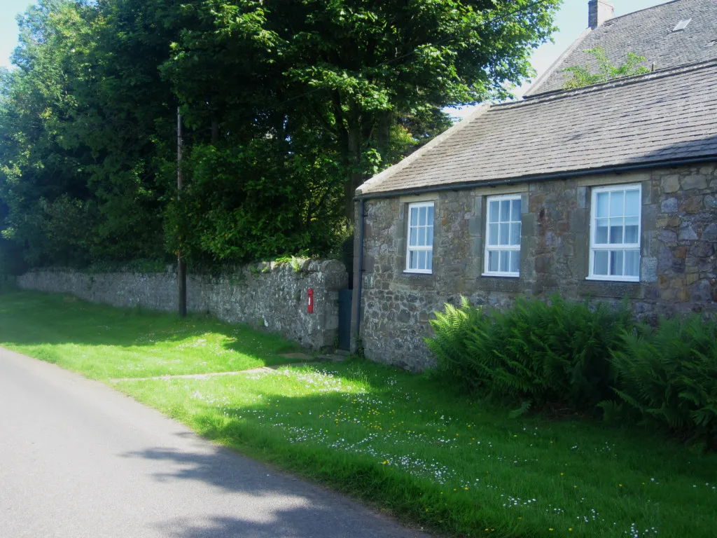 Photo showing: Roadside cottage and post box, Detchant