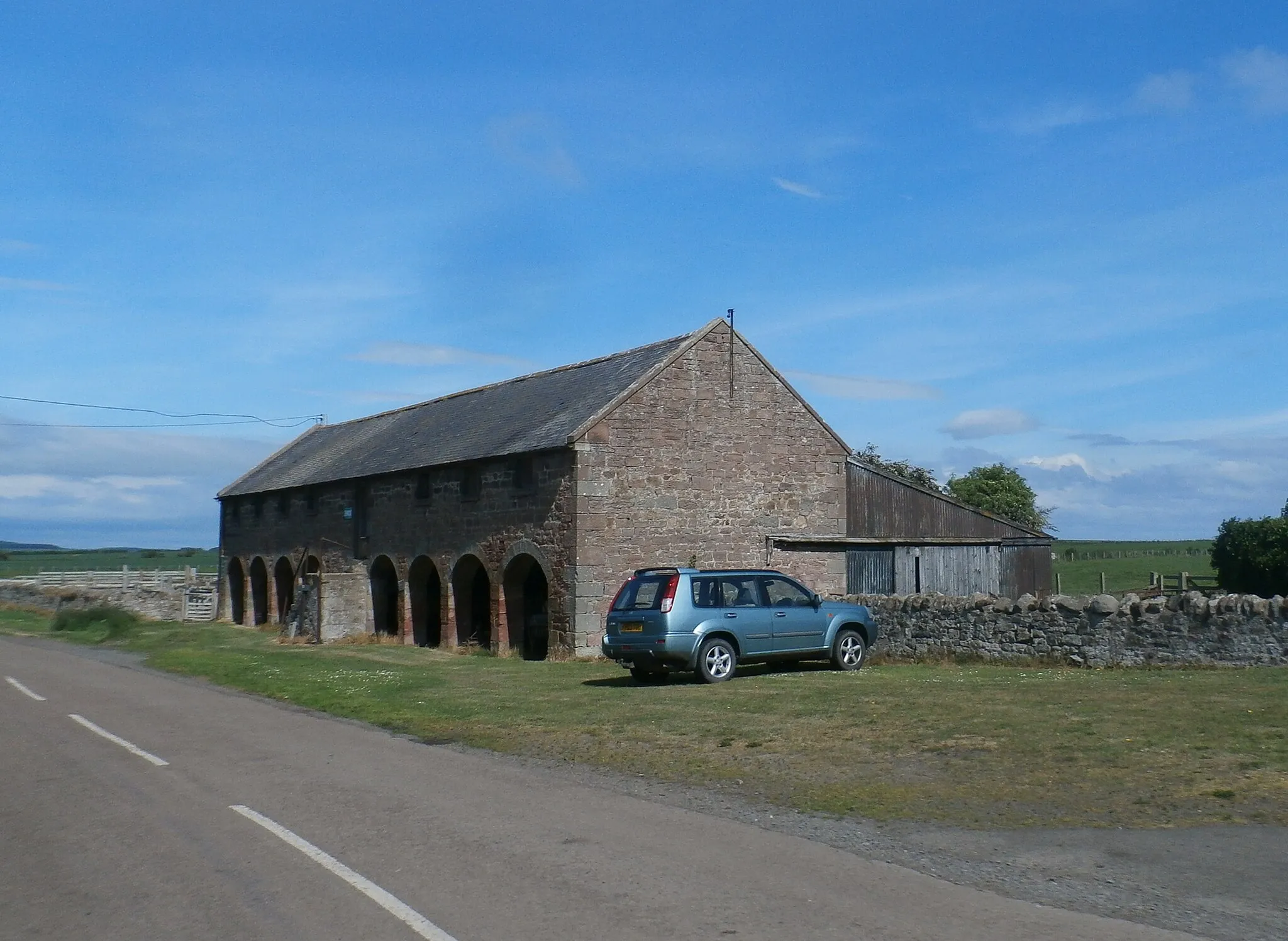 Photo showing: Barn at Elwick Farm