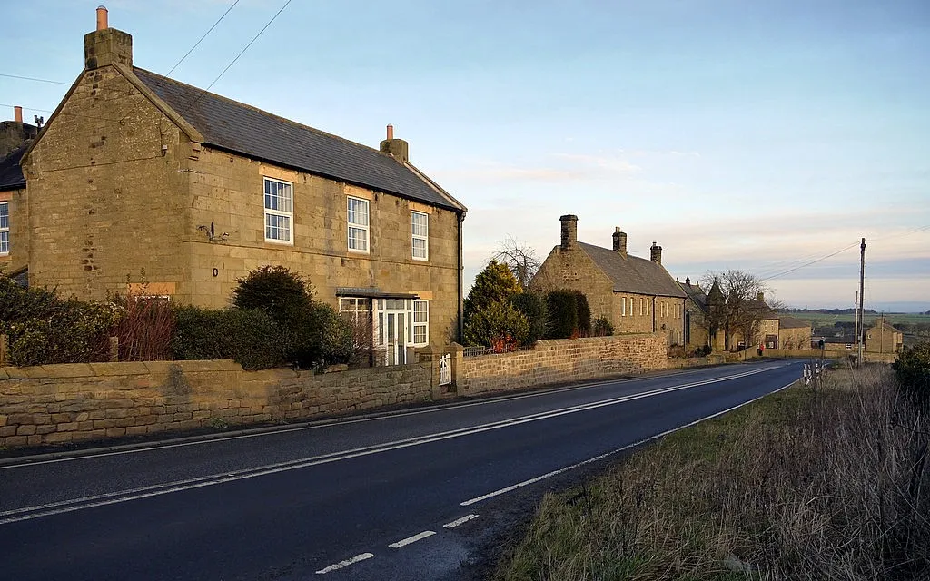 Photo showing: Cottages at Harlow Hill