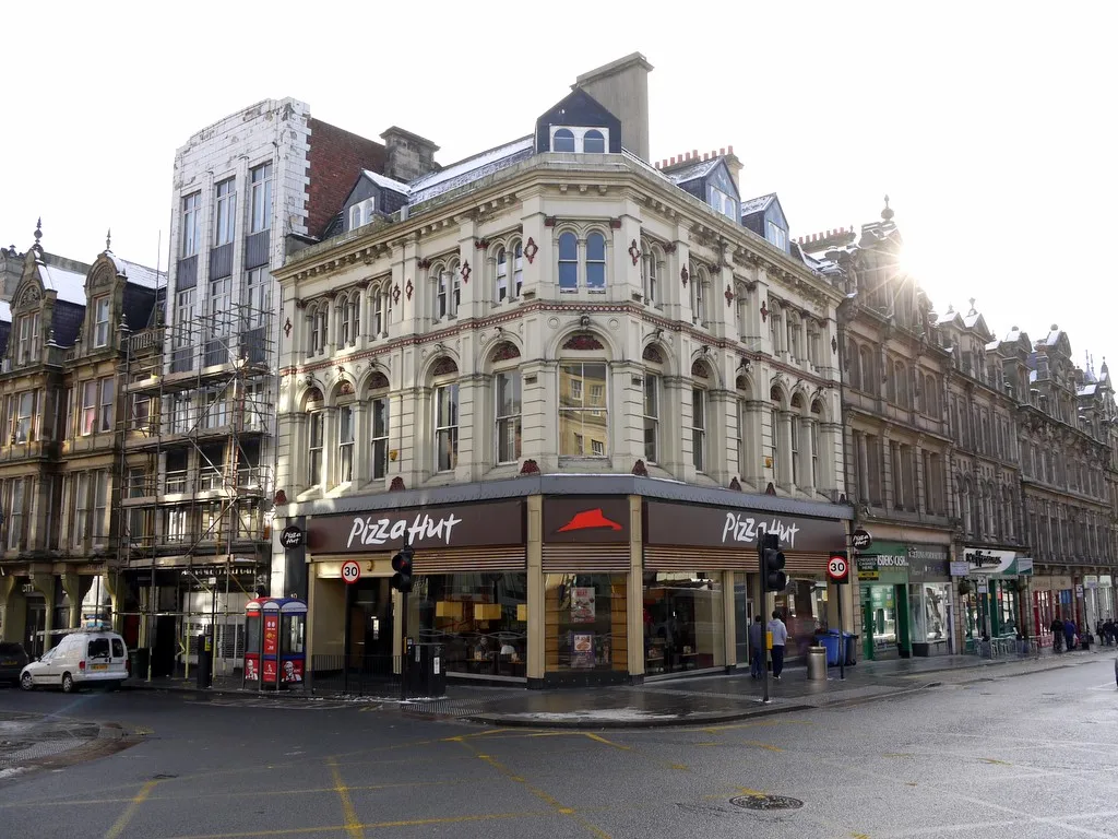 Photo showing: The corner of Bigg Market and Grainger Street