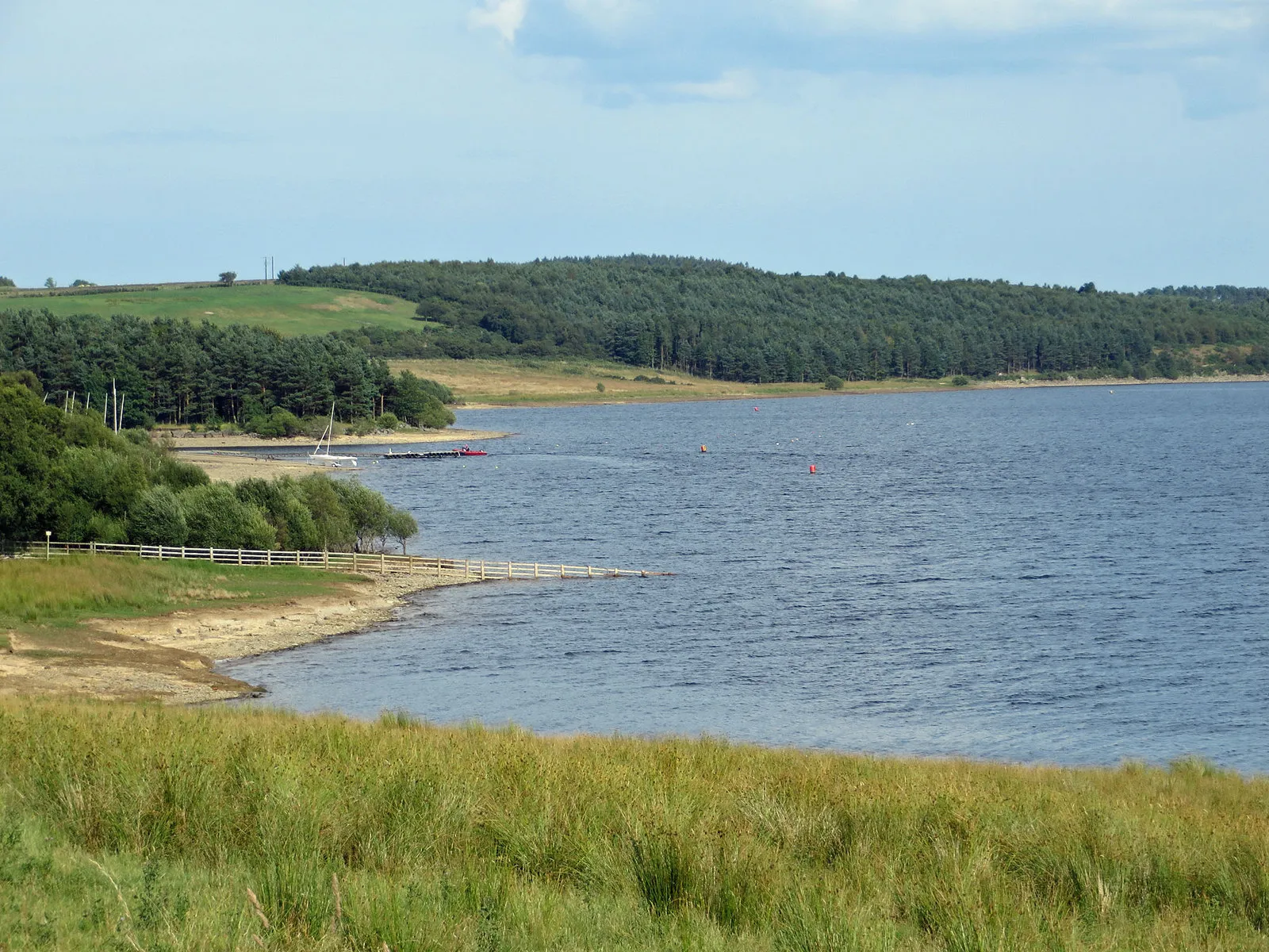 Photo showing: Banks of Derwent Reservoir