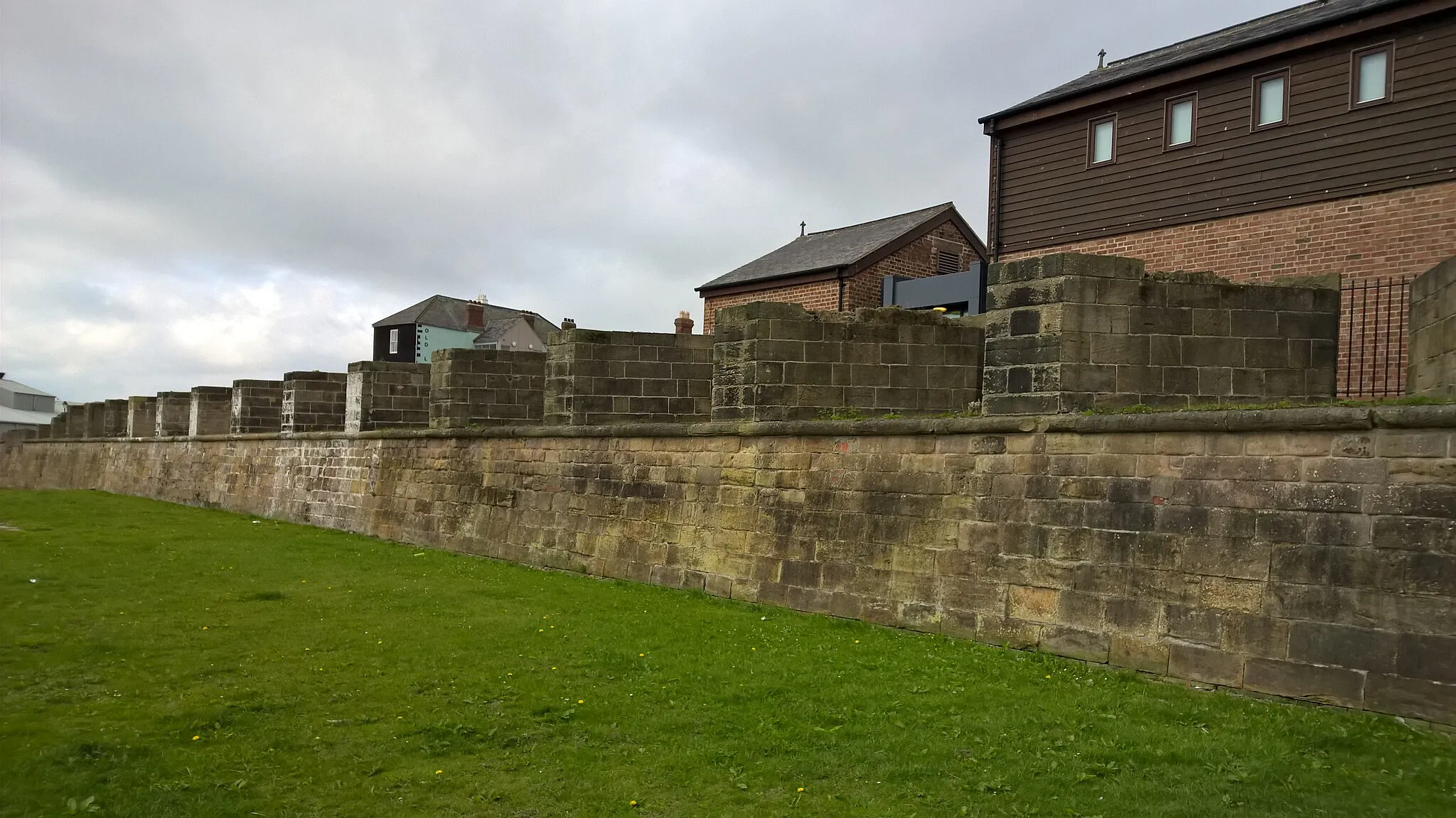 Photo showing: Clifford's Fort was built in 1672 to defend the River Tyne during the Dutch Wars