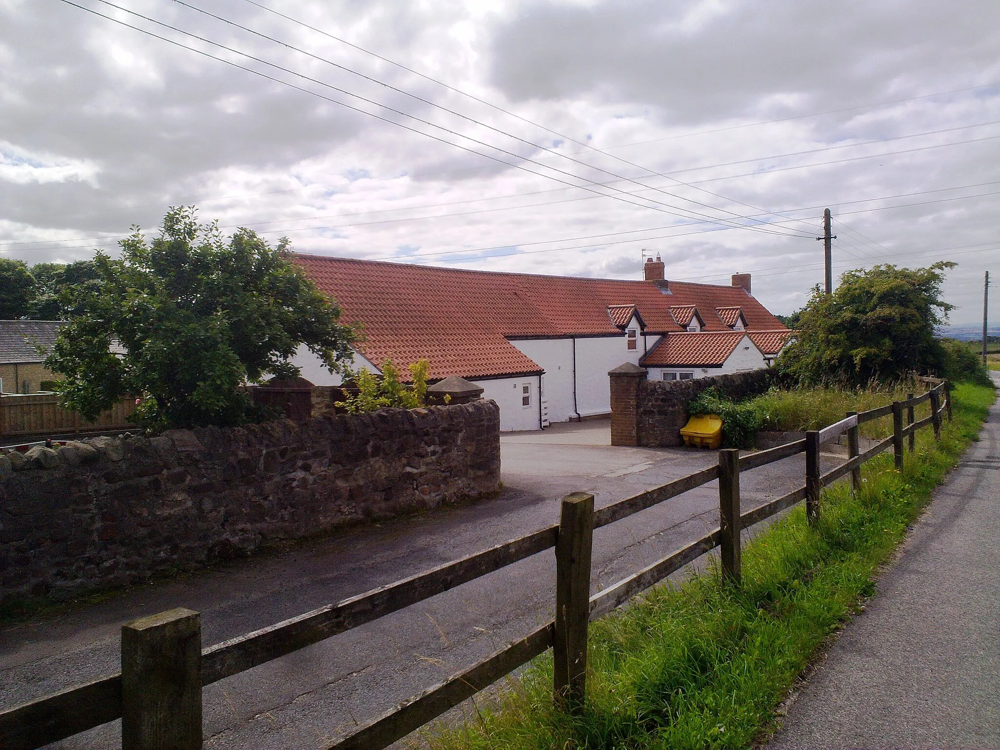 Photo showing: Cottages at Warden Law