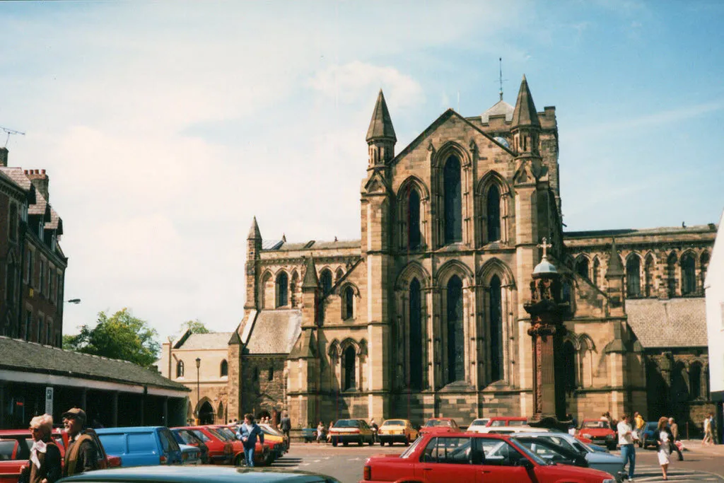 Photo showing: Hexham Abbey from the marketplace