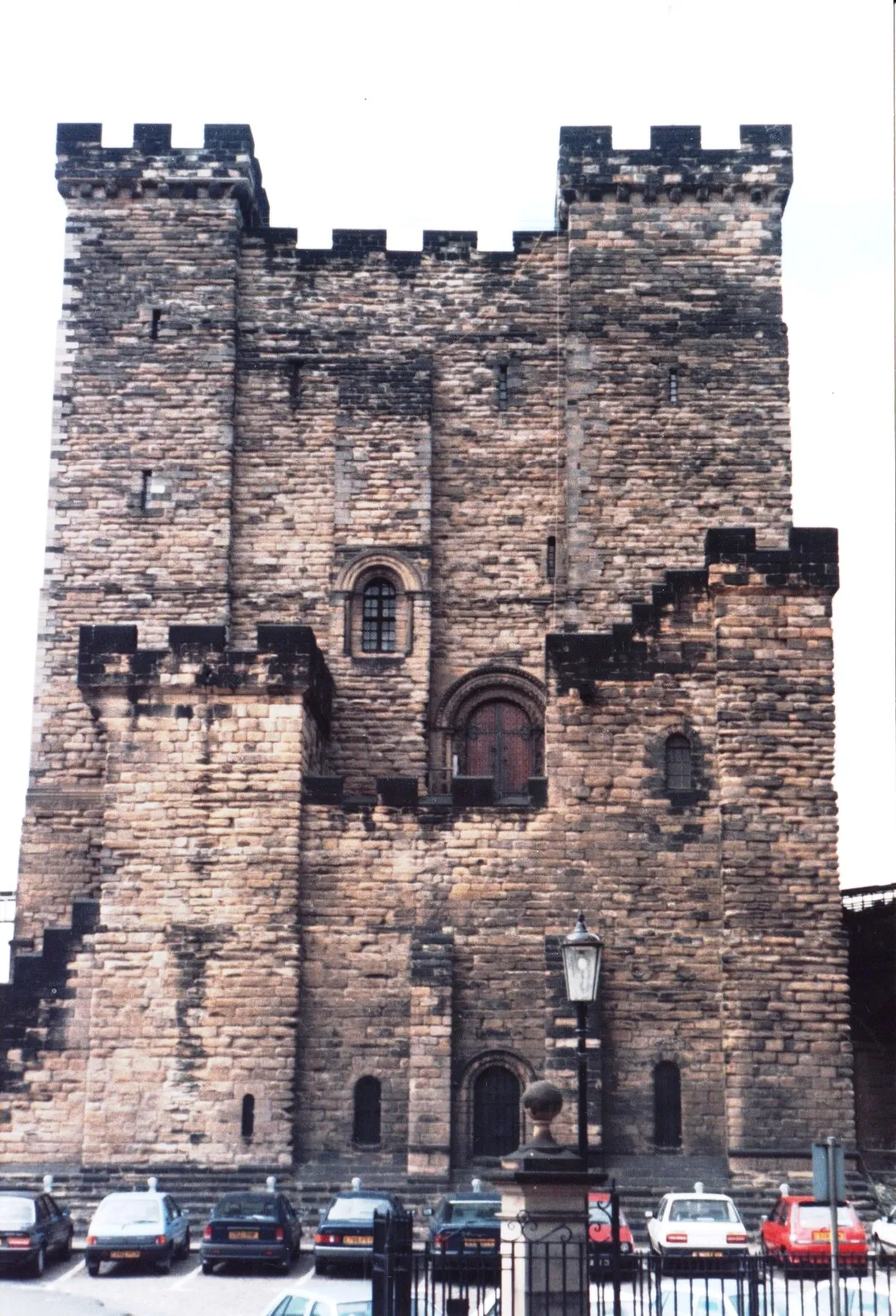 Photo showing: Newcastle Keep, photographed in 1991