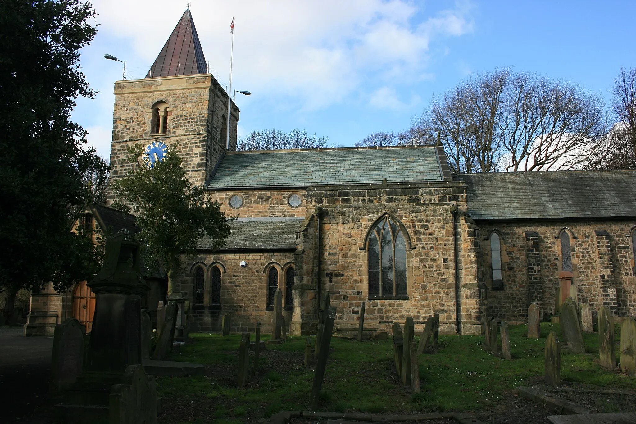 Photo showing: St Michael and All Angel's church in Newburn