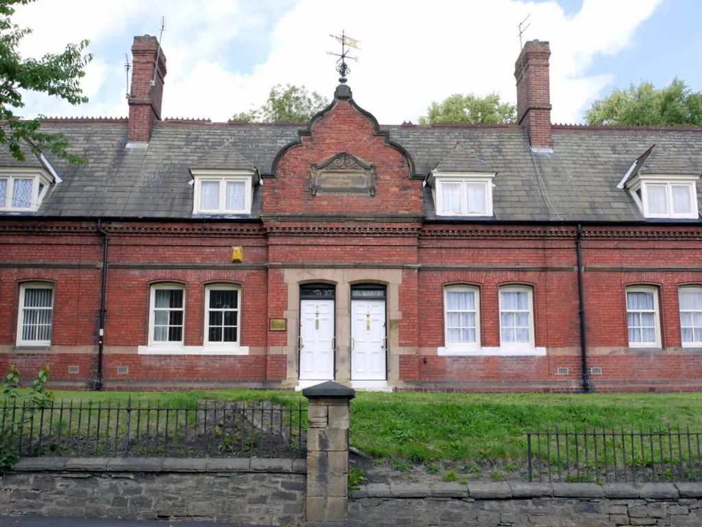 Photo showing: Almshouses, High Street, Newburn (detail), near to Newburn, Newcastle Upon Tyne, Great Britain.
Wider view here