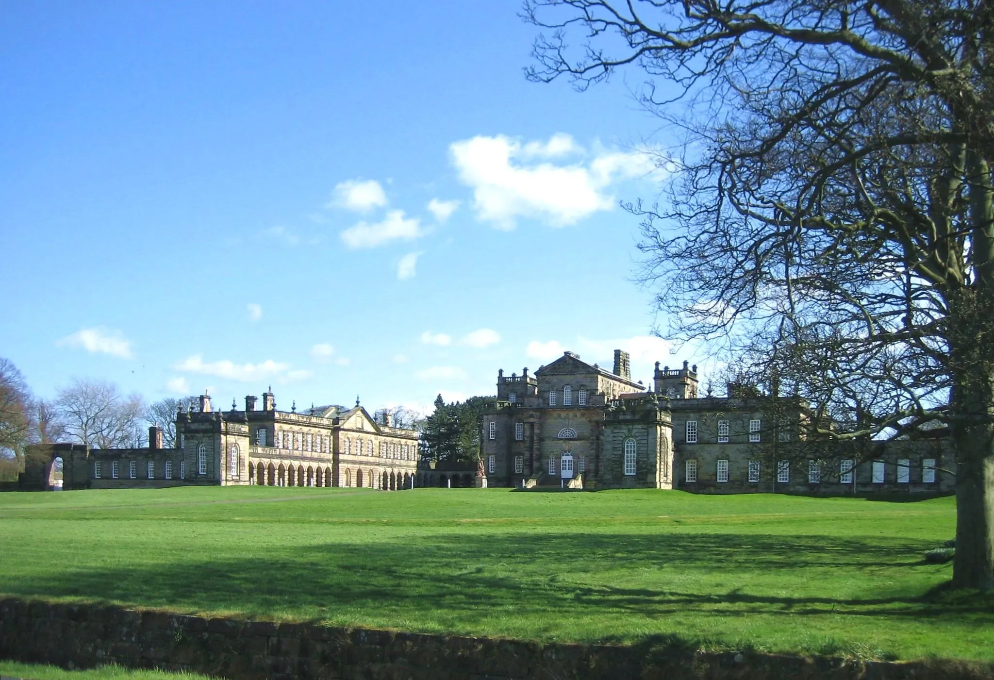 Photo showing: Seaton Delaval Hall - all from north-west, with tree