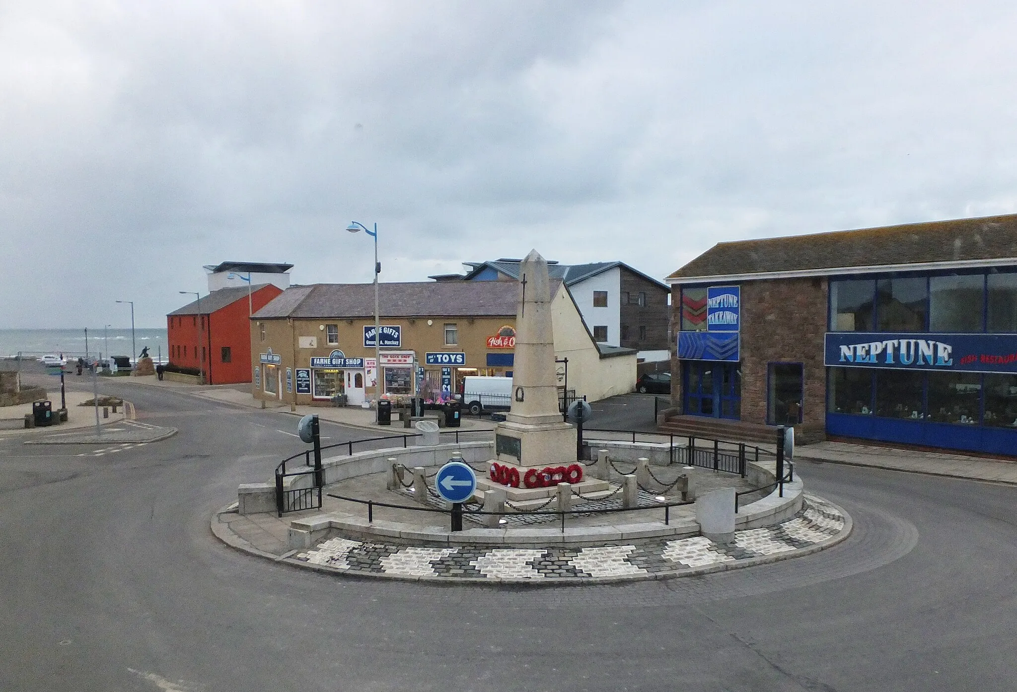 Photo showing: War Memorial, Seahouses