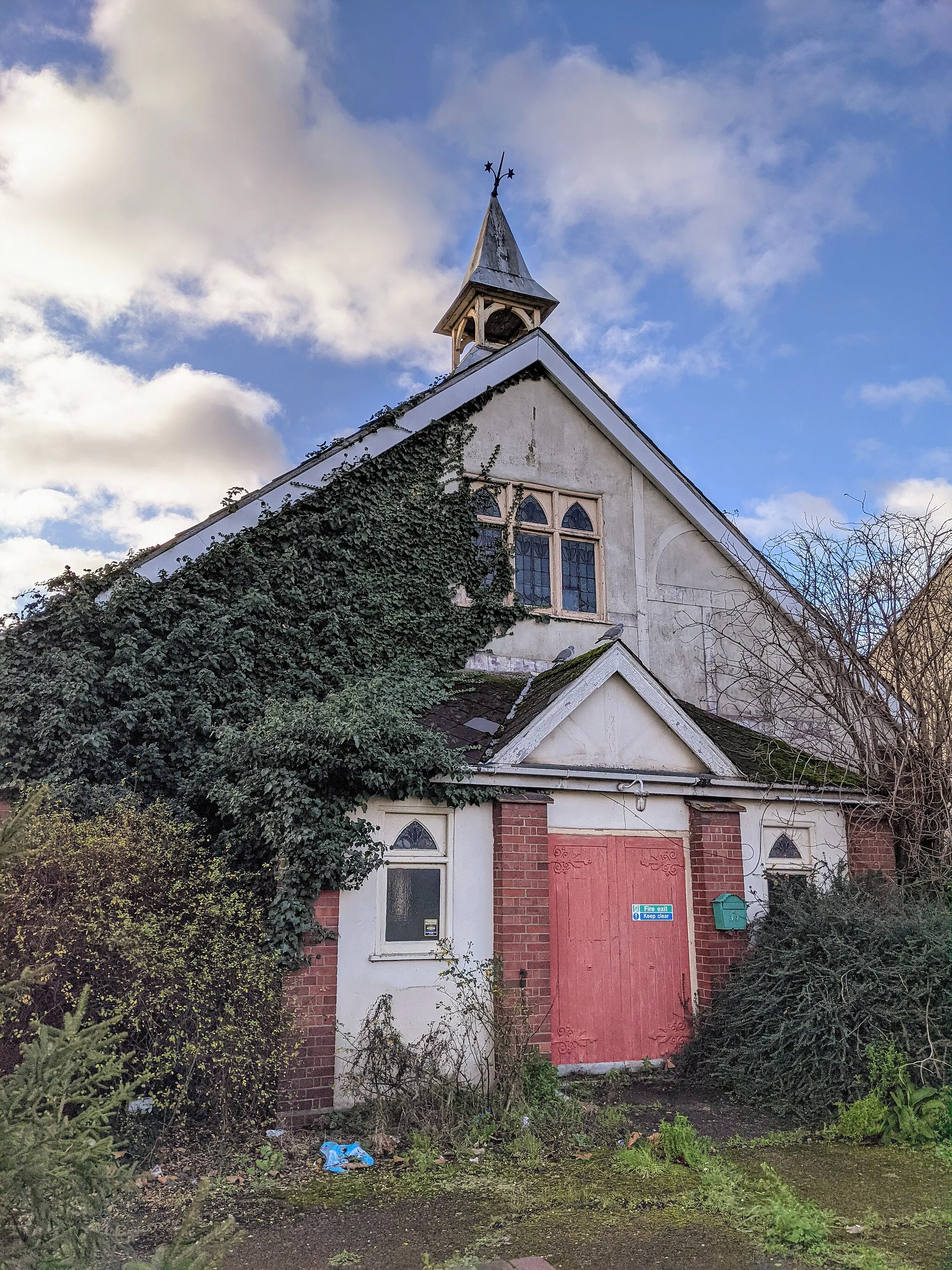 Photo showing: Rather neglected looking church hall of Gants Hill United Reformed Church, Woodford Avenue, London