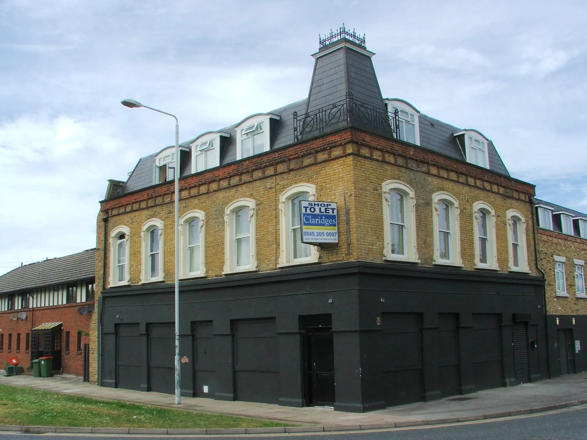 Photo showing: The Ferndale, Beckton