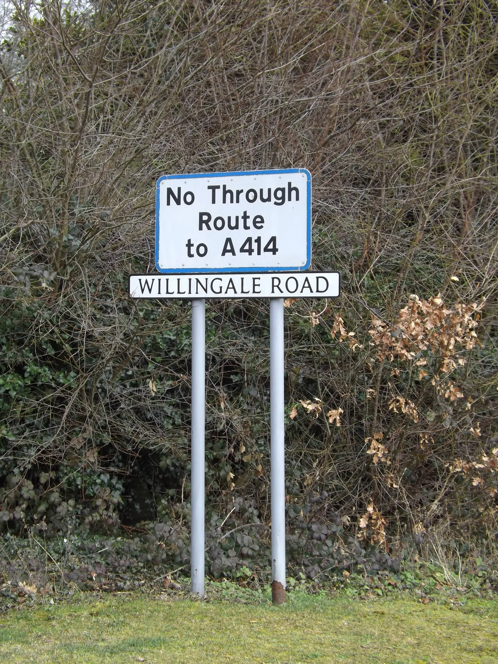 Photo showing: Roadsign on the former A414 Chelmsford Road