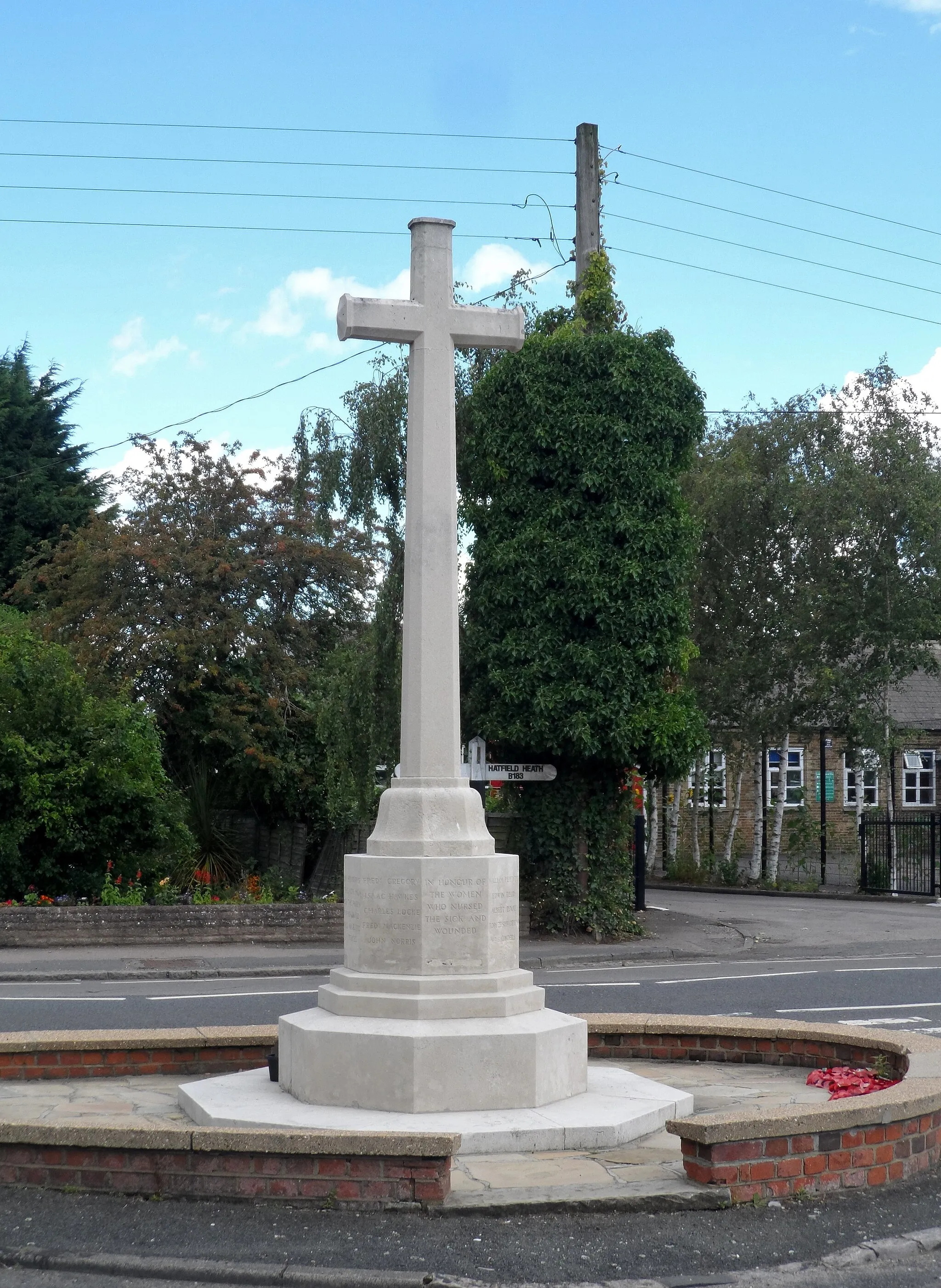 Photo showing: War memorial, Sheering