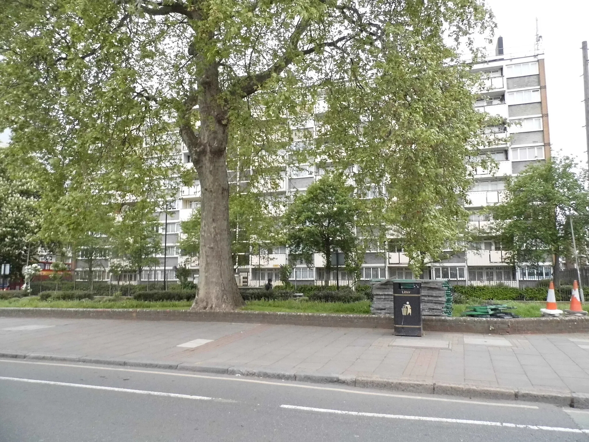 Photo showing: Block of flats on Barking Road, Canning Town