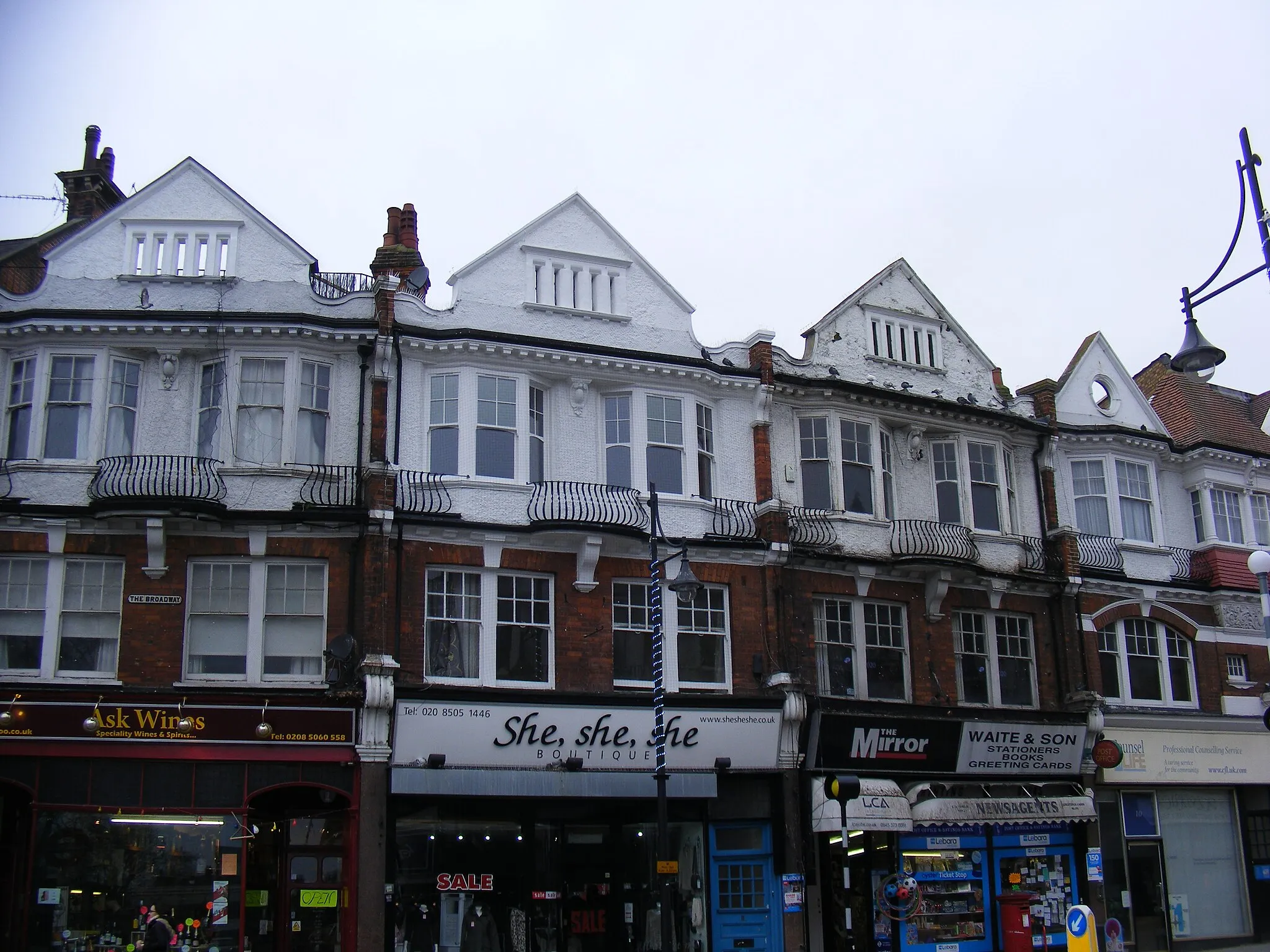 Photo showing: Fake pediments, The Broadway, Woodford