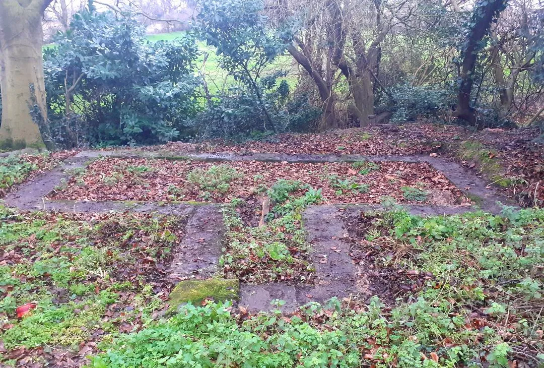 Photo showing: L32 WW1 Zeppelin Crew and Captain, 22 in number were interred here in 1916, and remained so until the late 1960s, when they were moved to Cannock Chase German Military's Cemetery