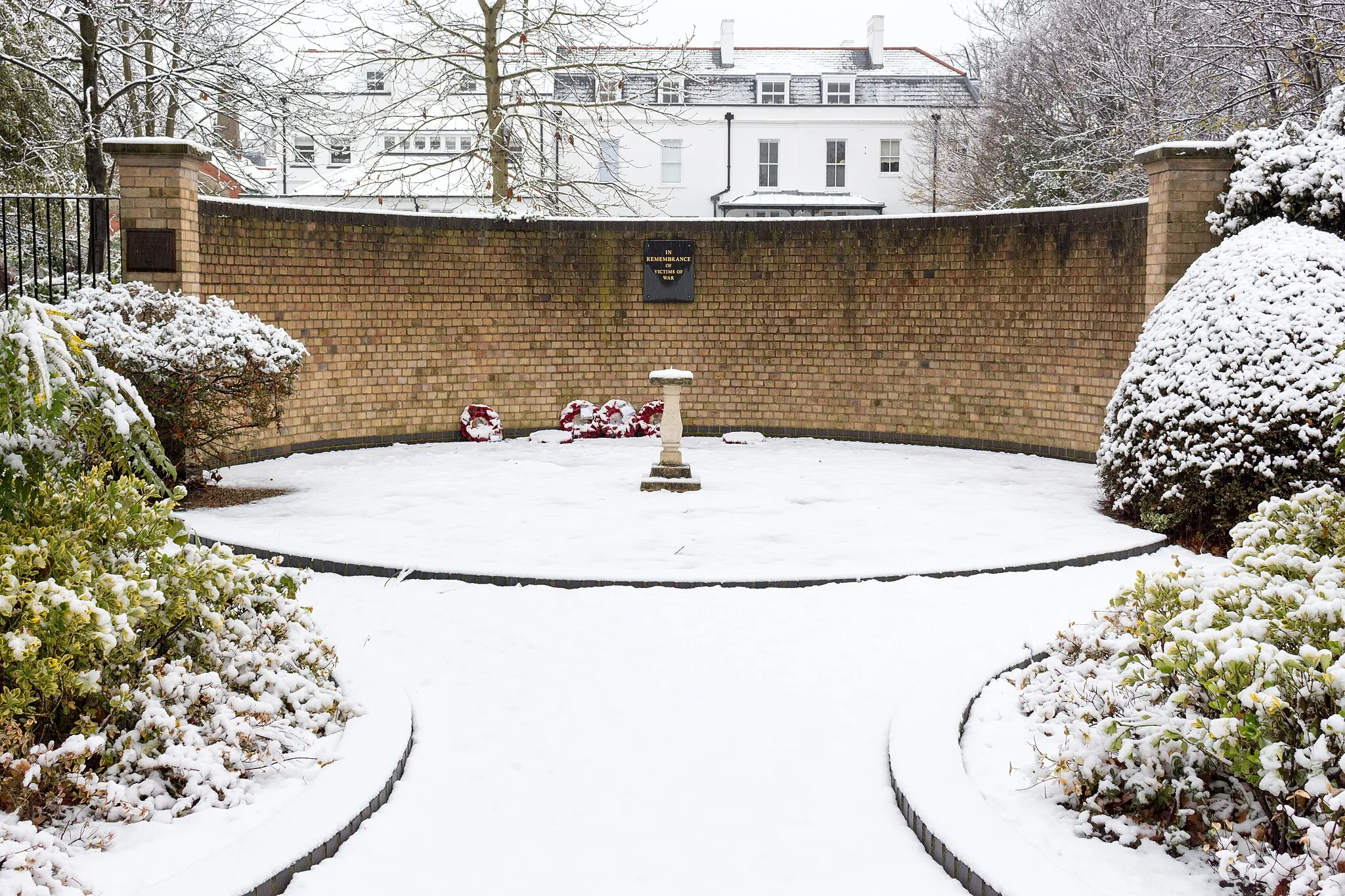 Photo showing: A small garden and war memorial just off Snaresbrook Road