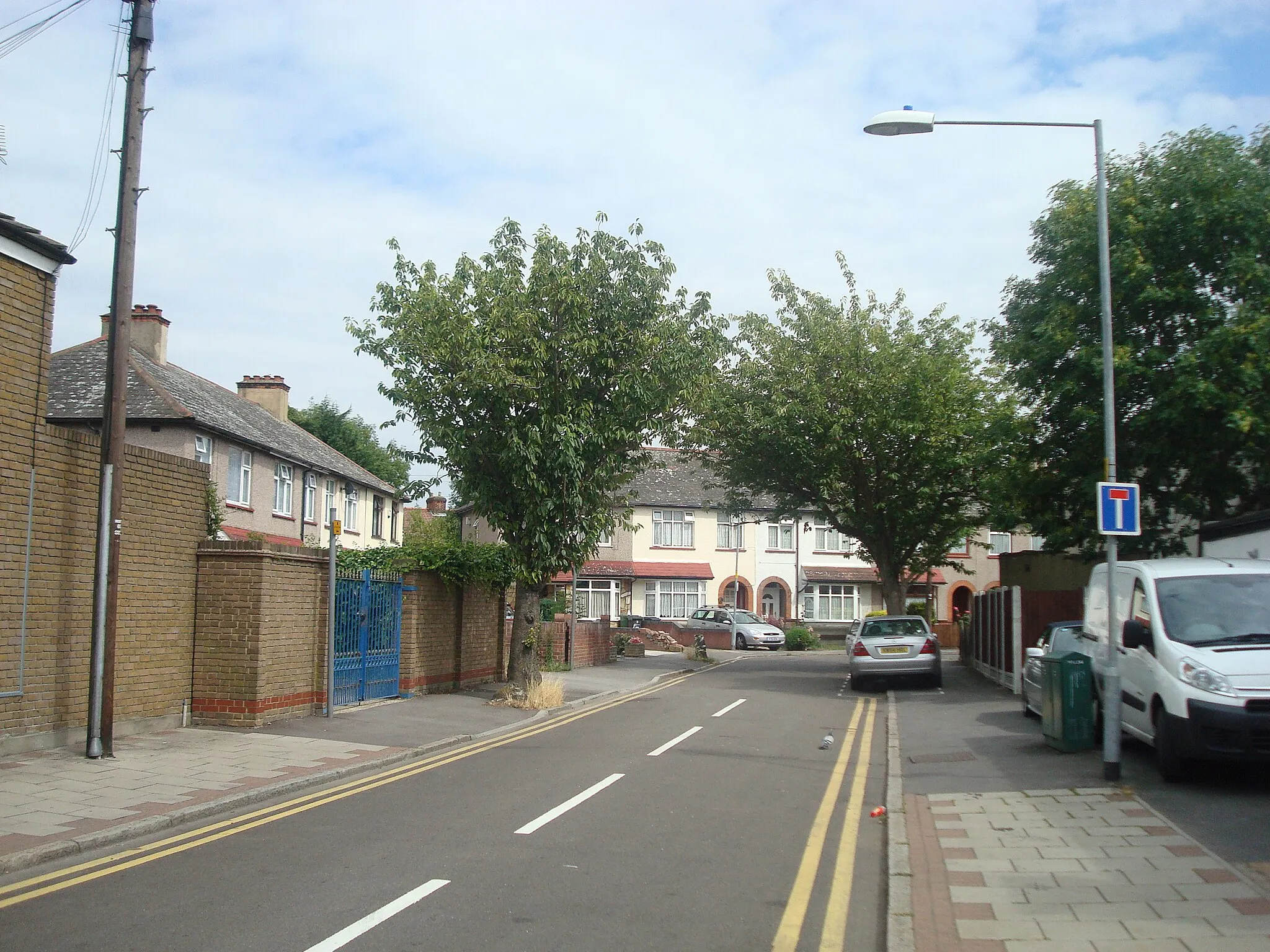 Photo showing: Herbert Gardens, Chadwell Heath