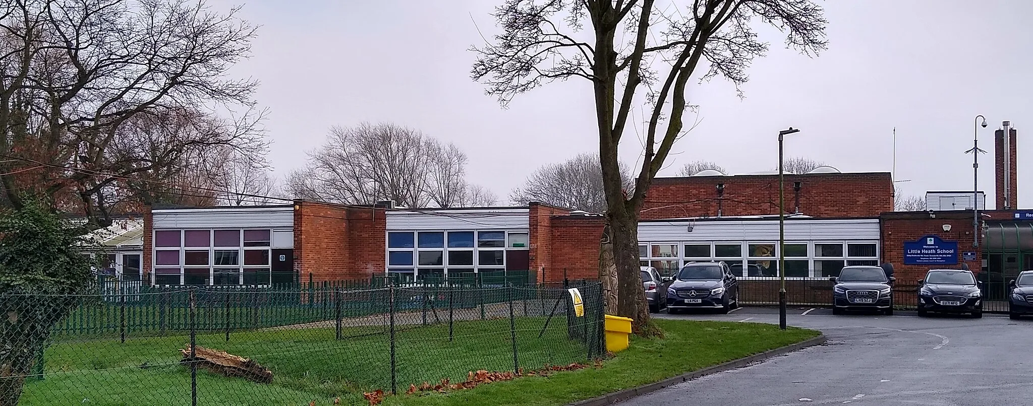 Photo showing: Little Heath School, Redbridge