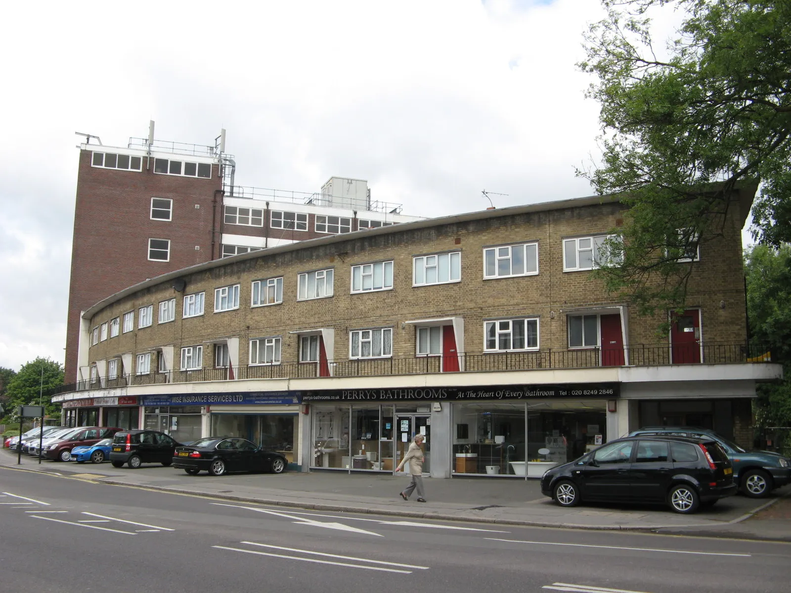 Photo showing: Shops and Flats on Croydon Road, Elmers End