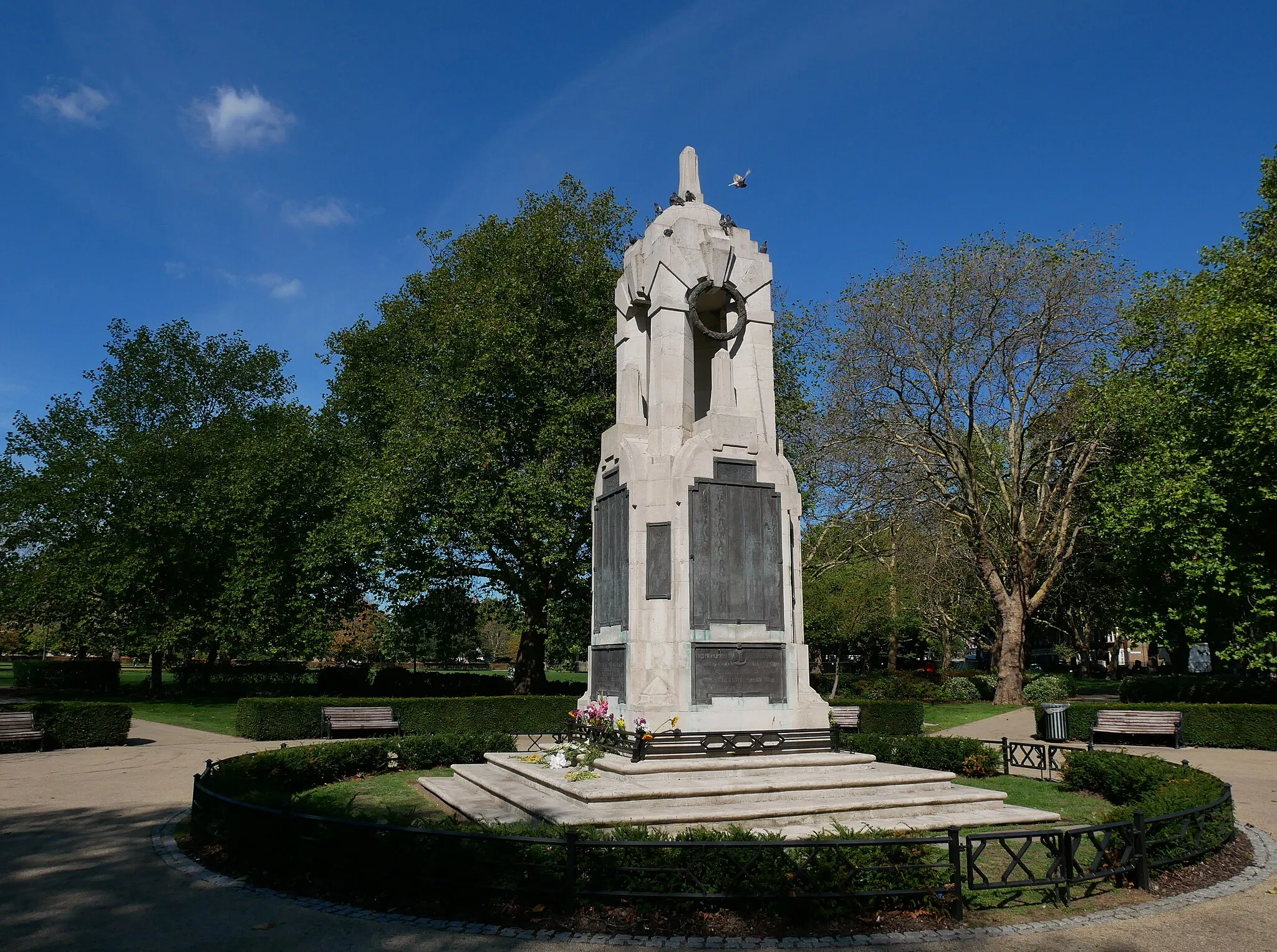 Photo showing: A view of the East Ham war memorial from the south.