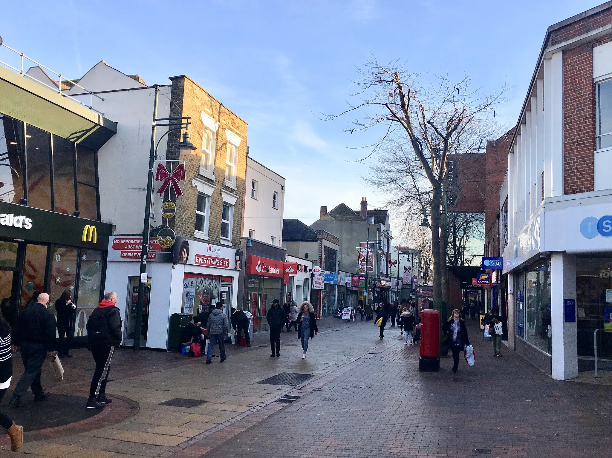 Photo showing: High Street, Chatham