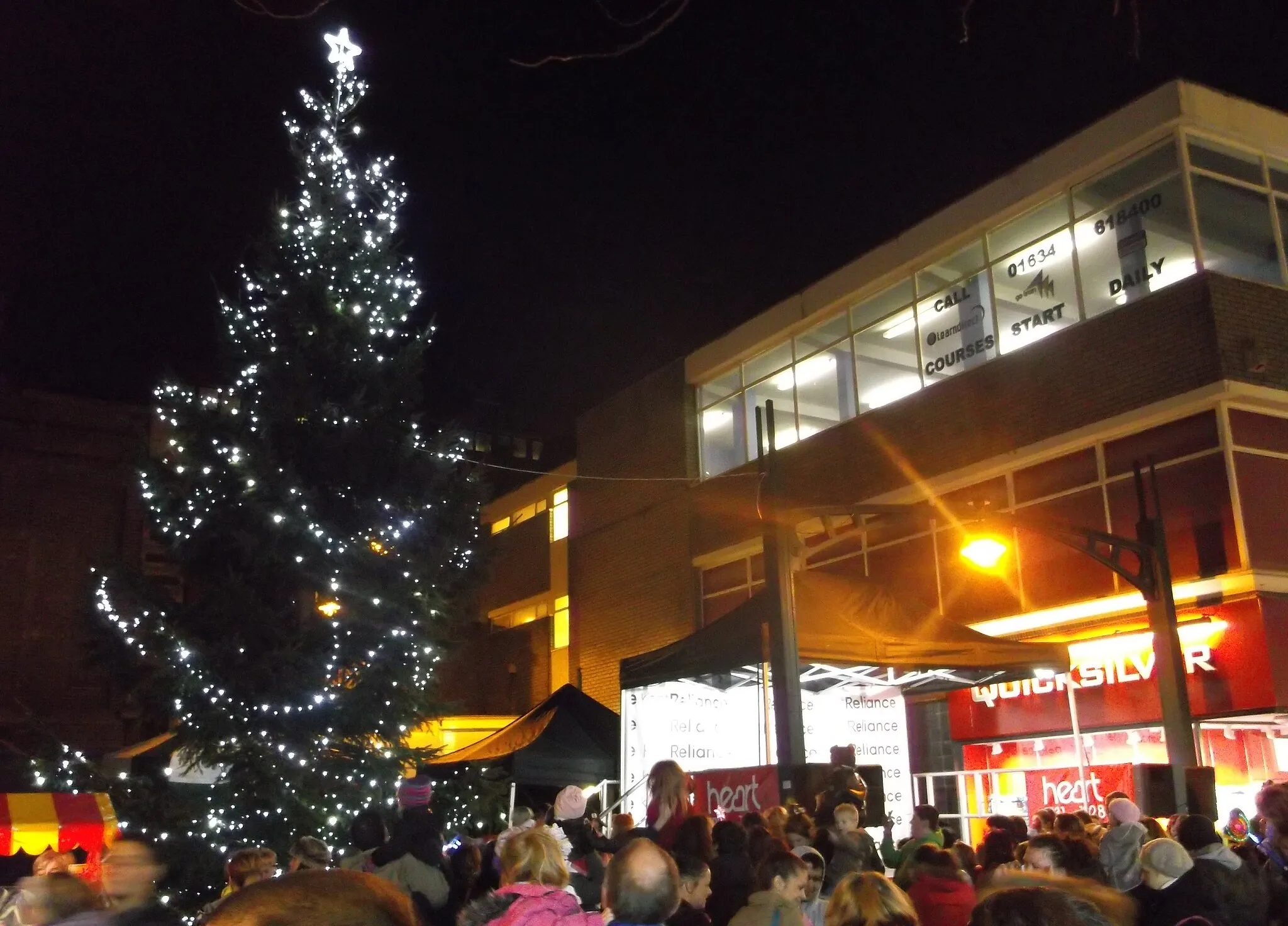 Photo showing: Xmas Tree, Chatham 2012