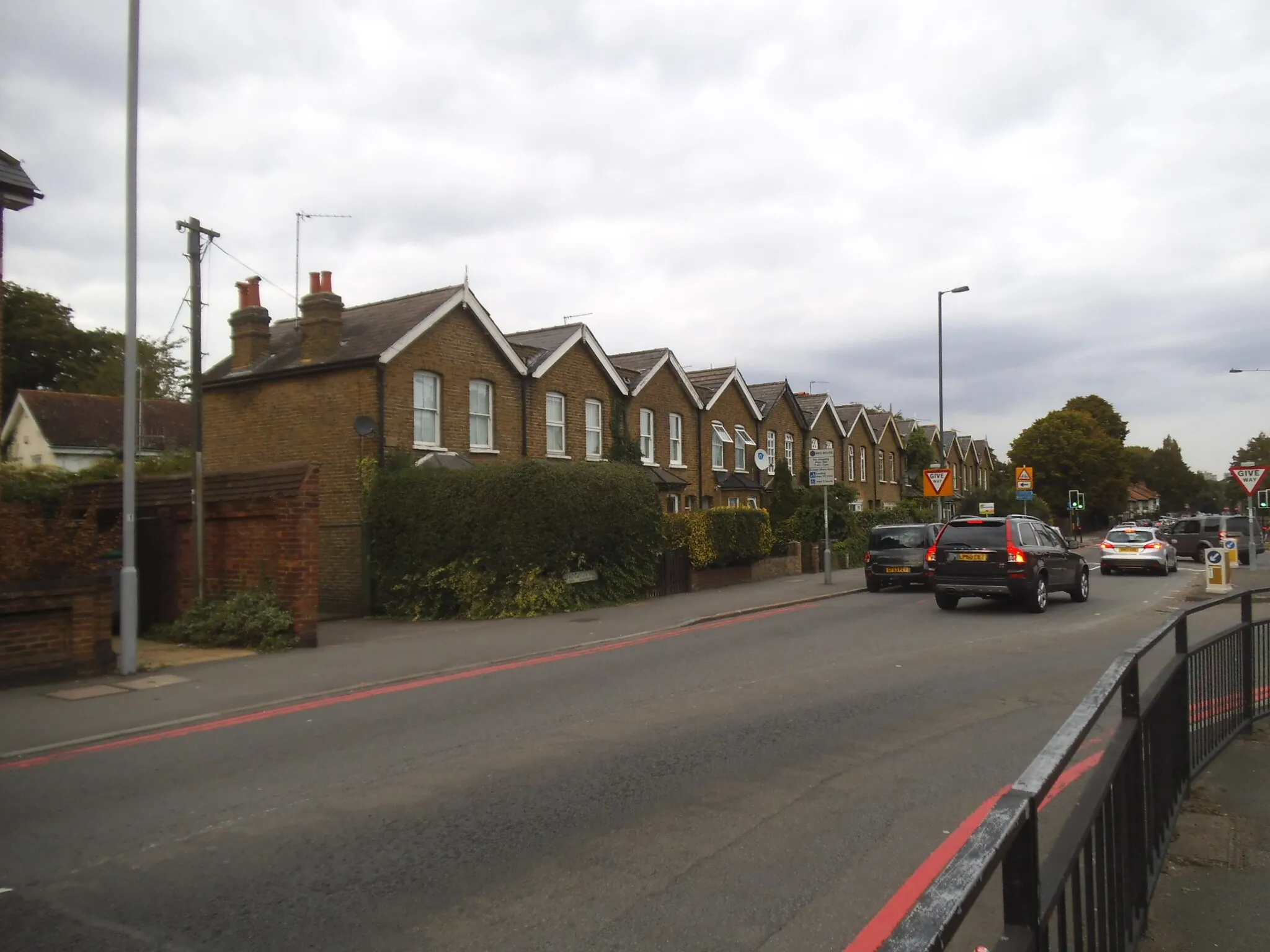 Photo showing: Houses on Kingston Vale