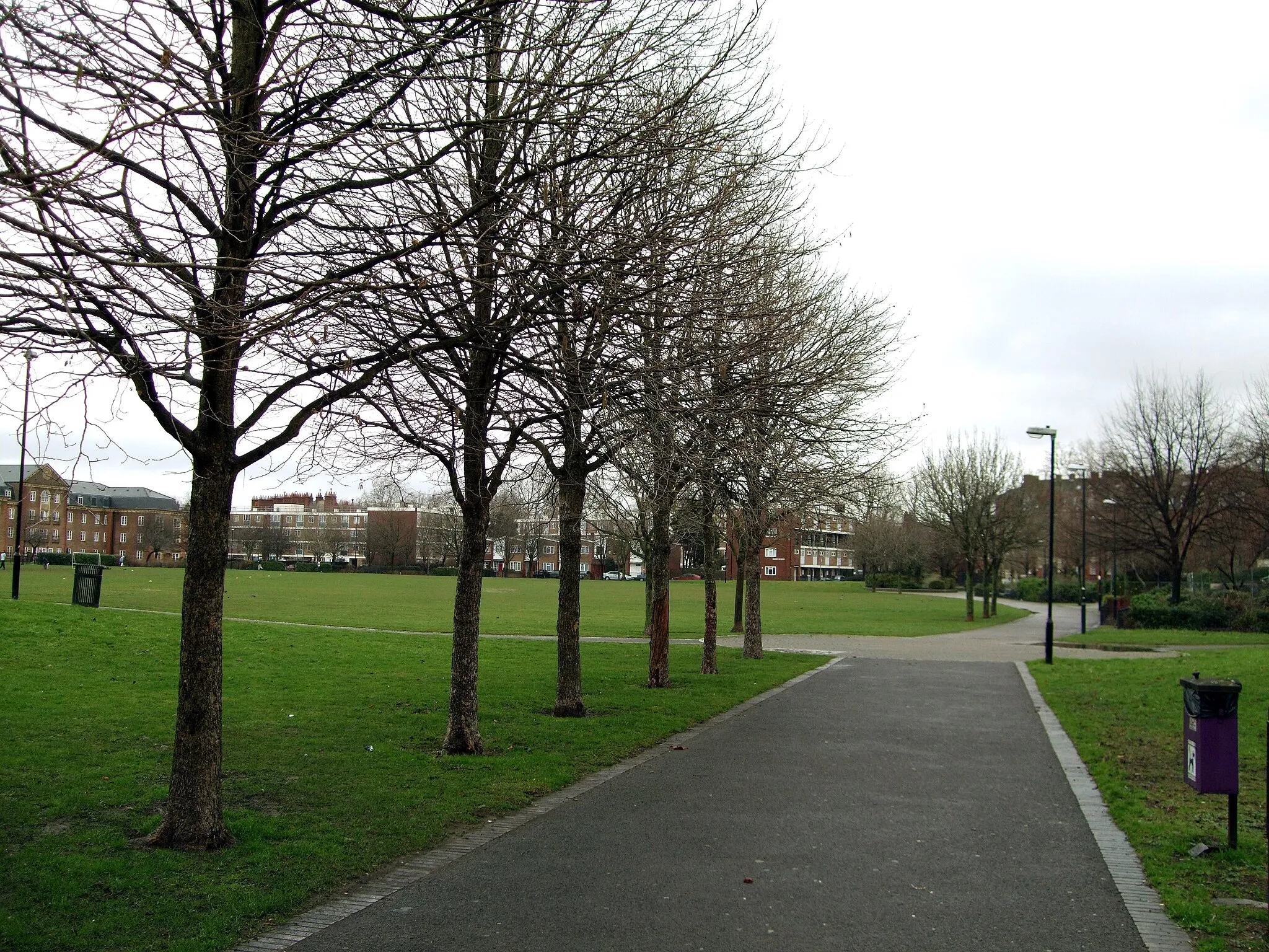 Photo showing: An area of green to break up this heartland of the East End. This is looking north from the Stepney Way entrance. Photo taken January 2009.

Owner: London Borough of Tower Hamlets.