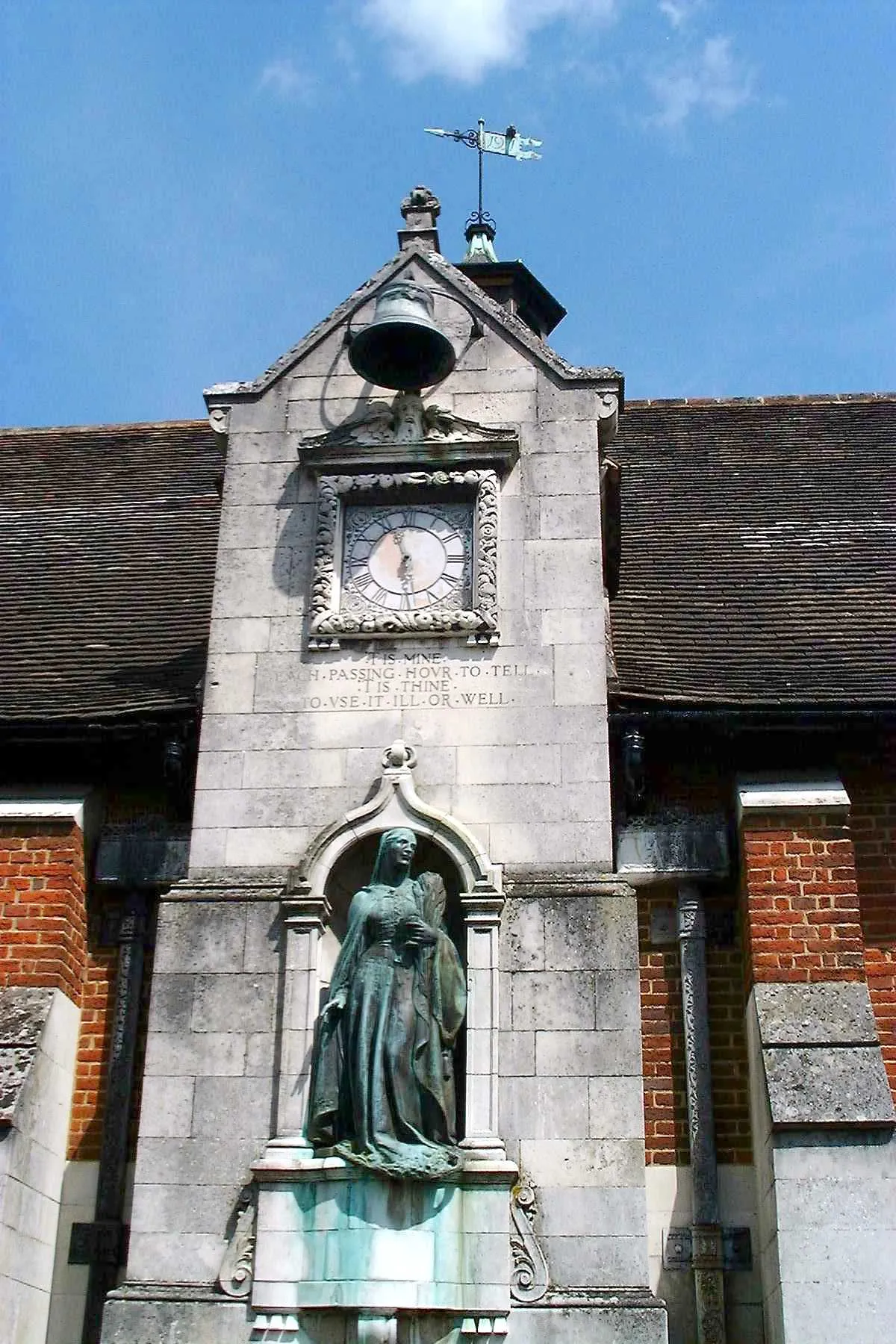 Photo showing: Kemsing, Kent
Clock at St. Edith's Hall, Kemsing