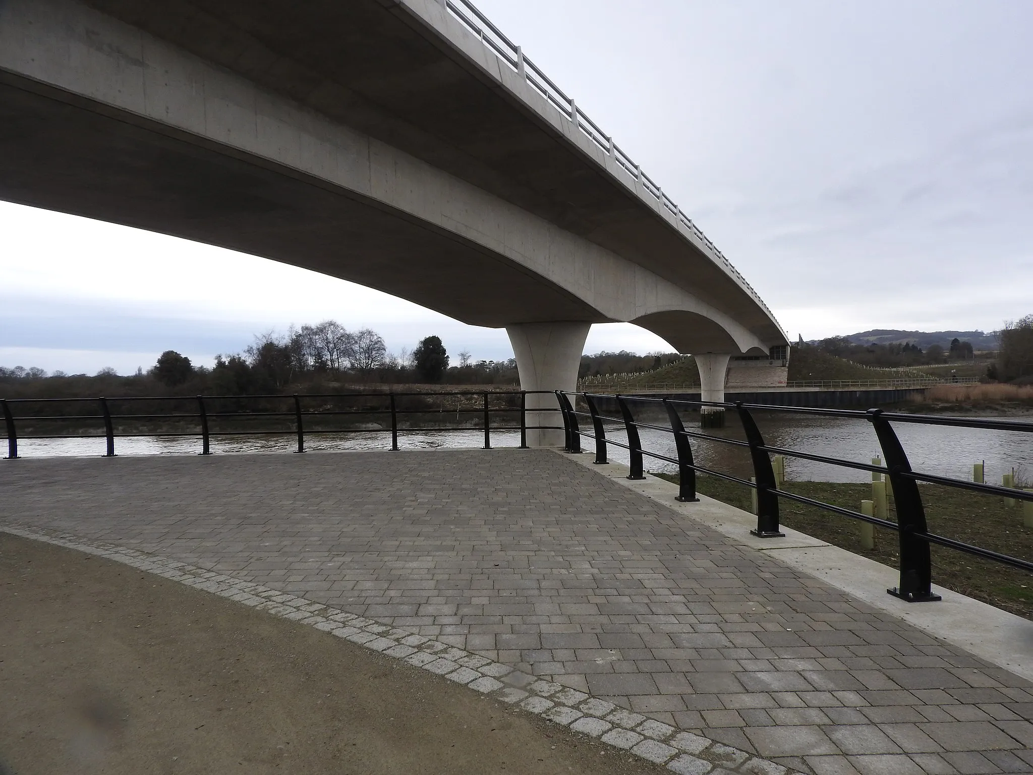 Photo showing: Peters Bridge opened 15 September 2016. It connects Wouldham with the A228 at Halling, it crosses the tidal River Medway