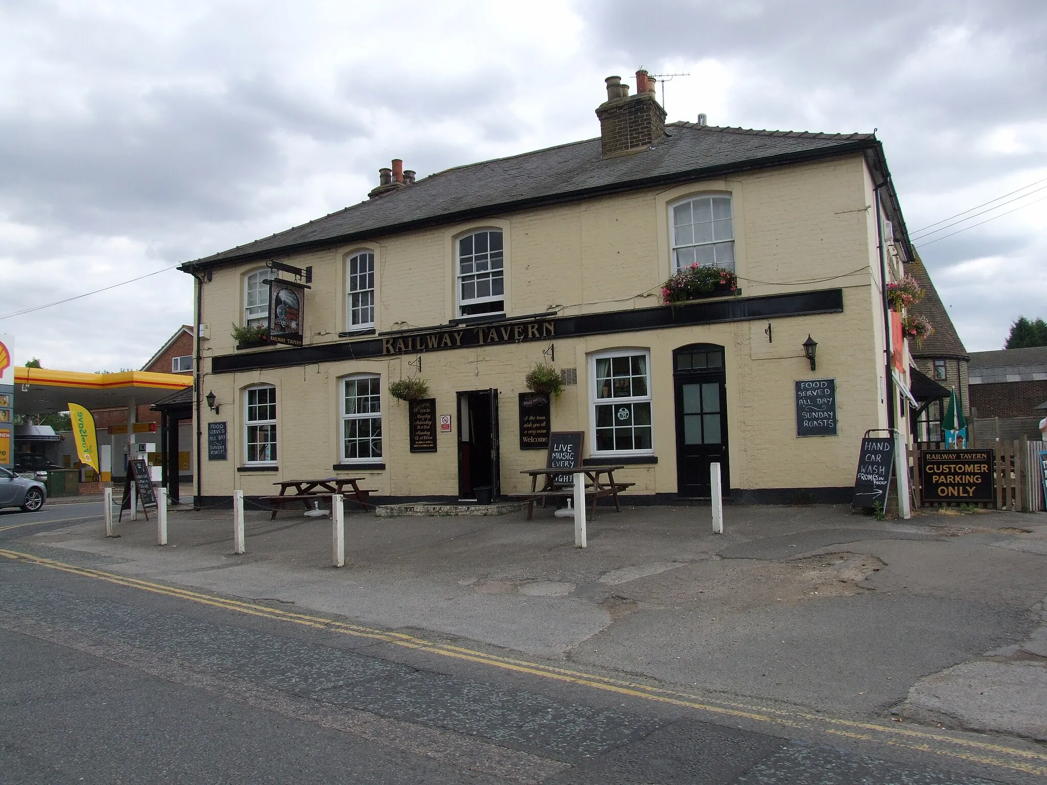 Photo showing: Railway Tavern, Longfield