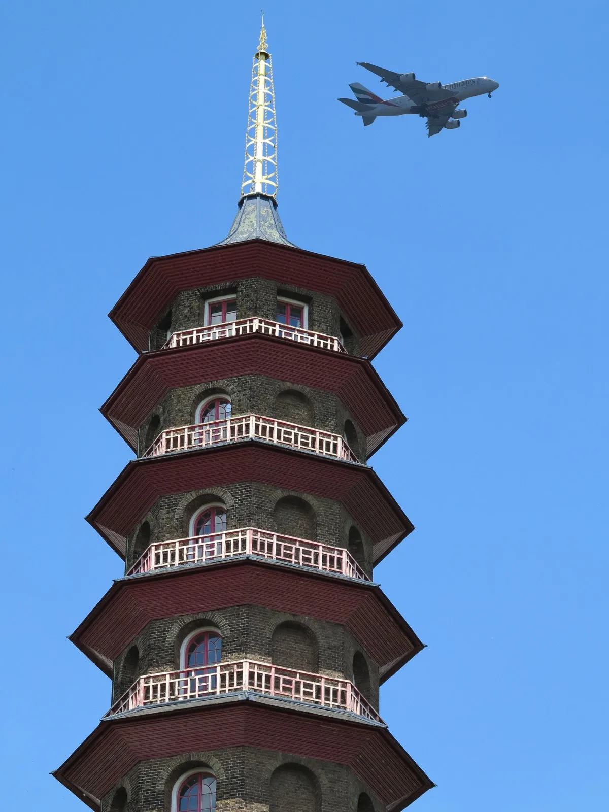 Photo showing: Pagoda Plane