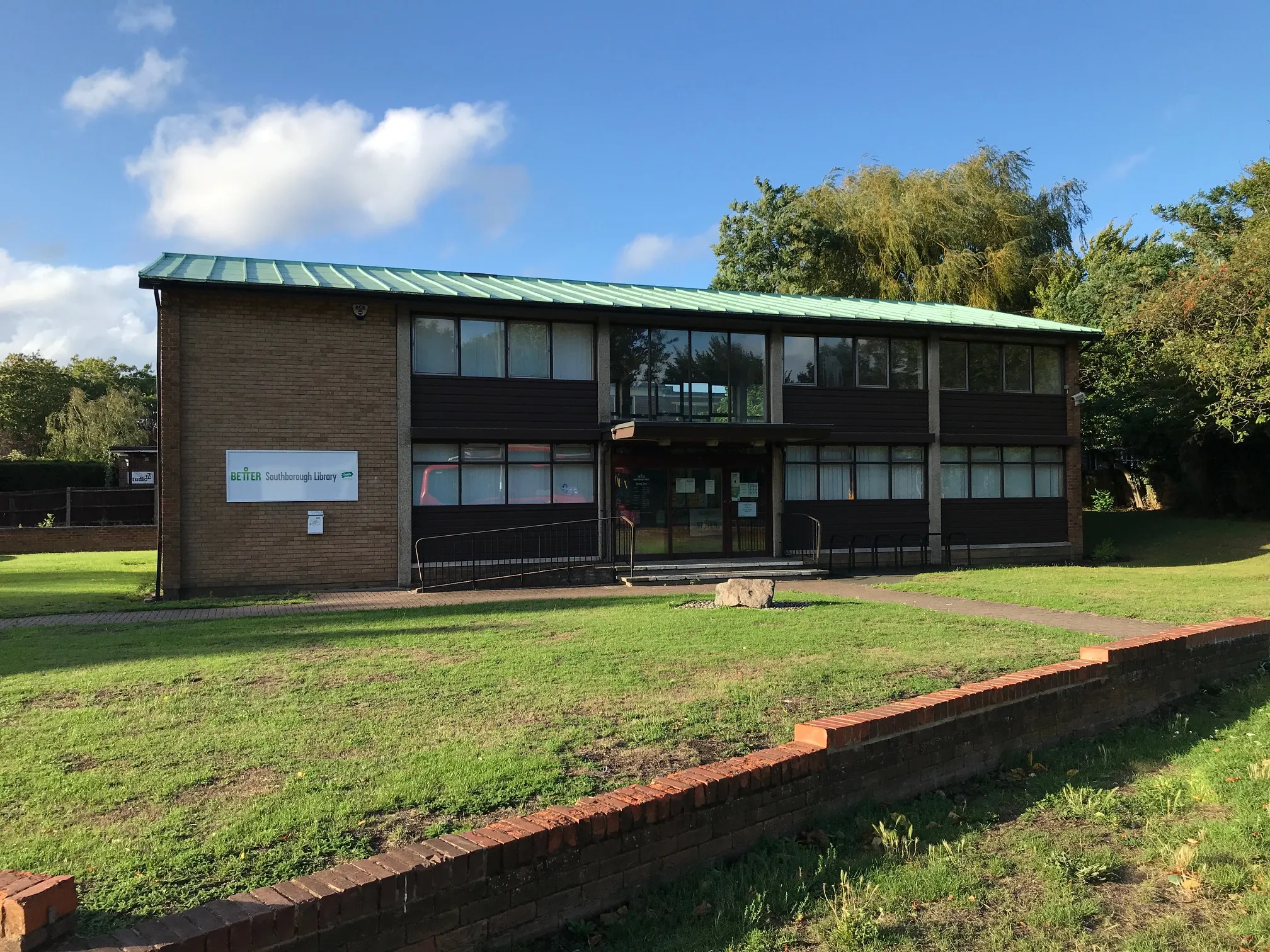 Photo showing: Library in Southborough