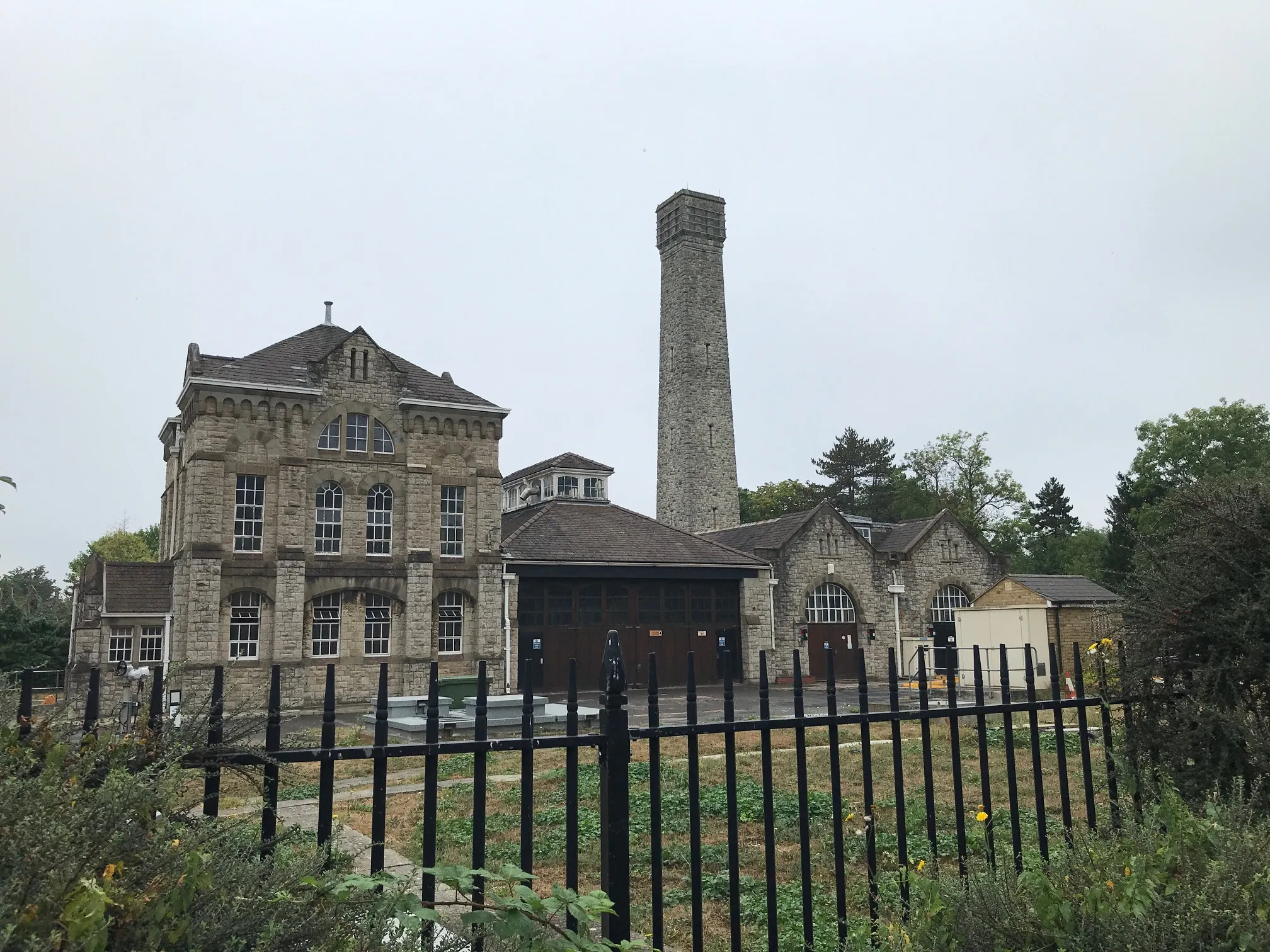 Photo showing: Pump House, Shortlands