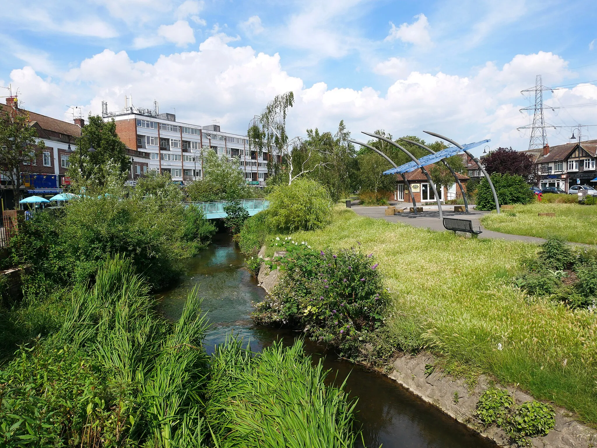 Photo showing: A north-facing view across Cray Gardens in Crayford.