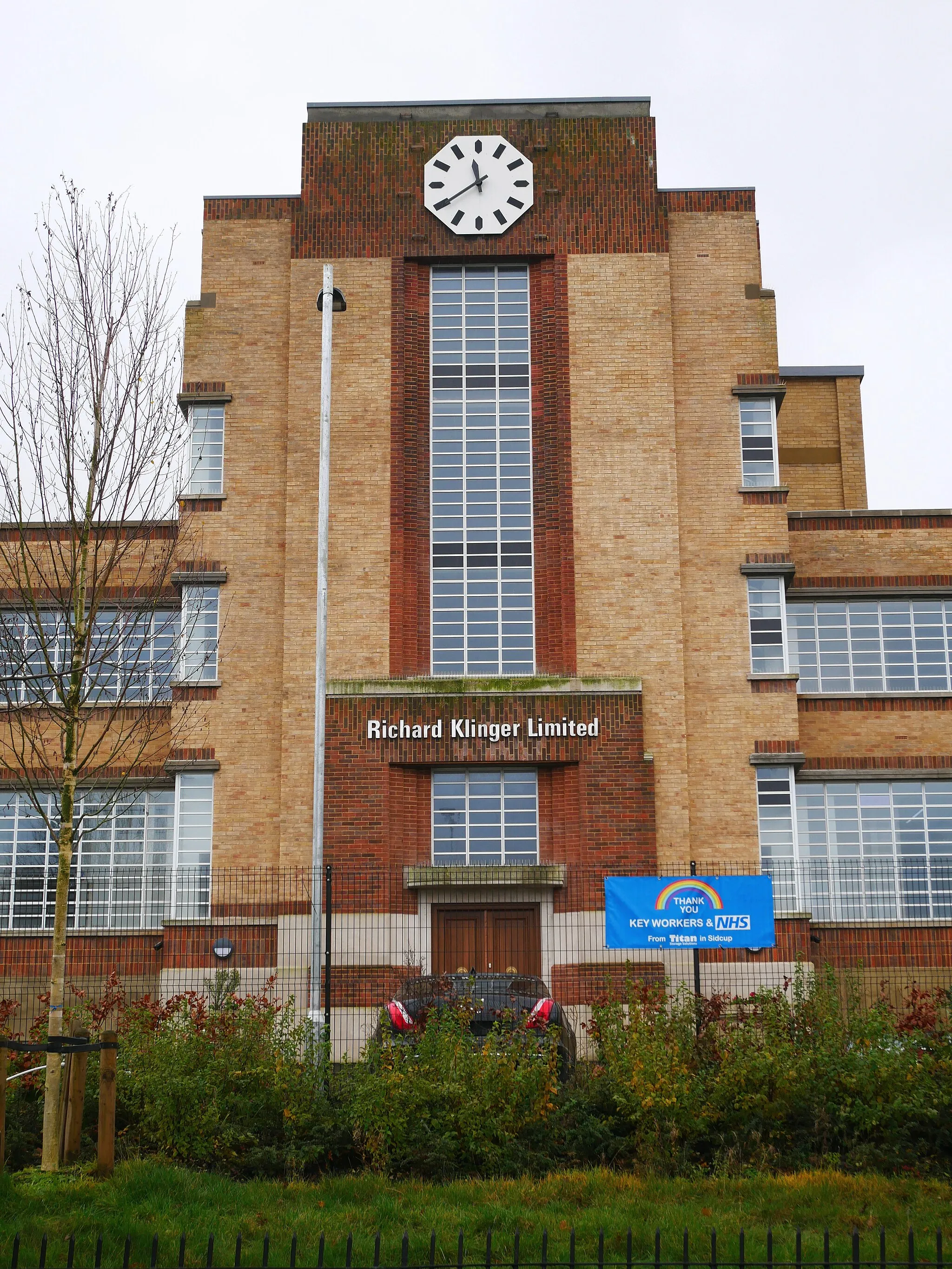 Photo showing: The early twentieth-century, Grade II listed frontage to the Richard Klinger Building in Ruxley, London Borough of Bromley.
