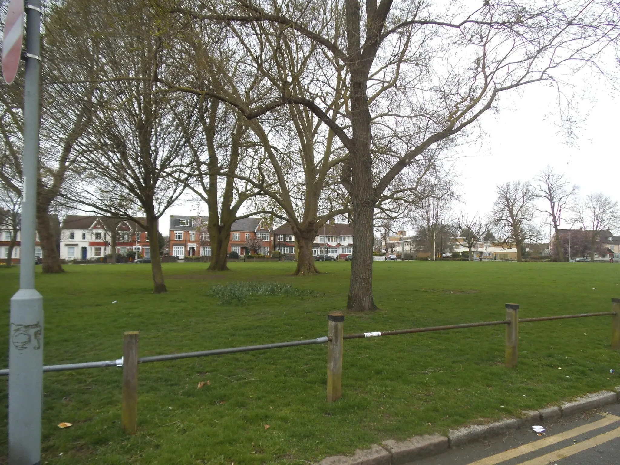 Photo showing: Woodside Green