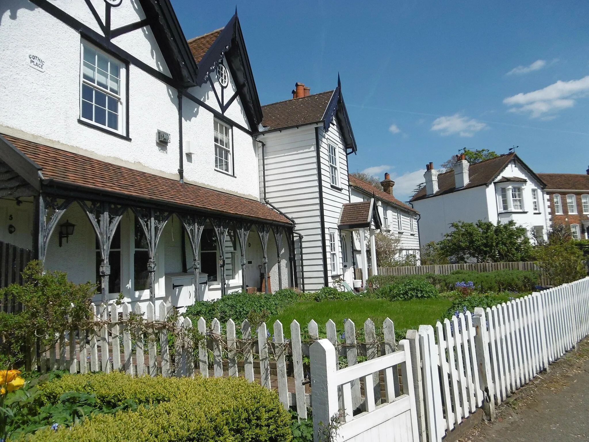 Photo showing: Houses in Dury Road, Hadley Green