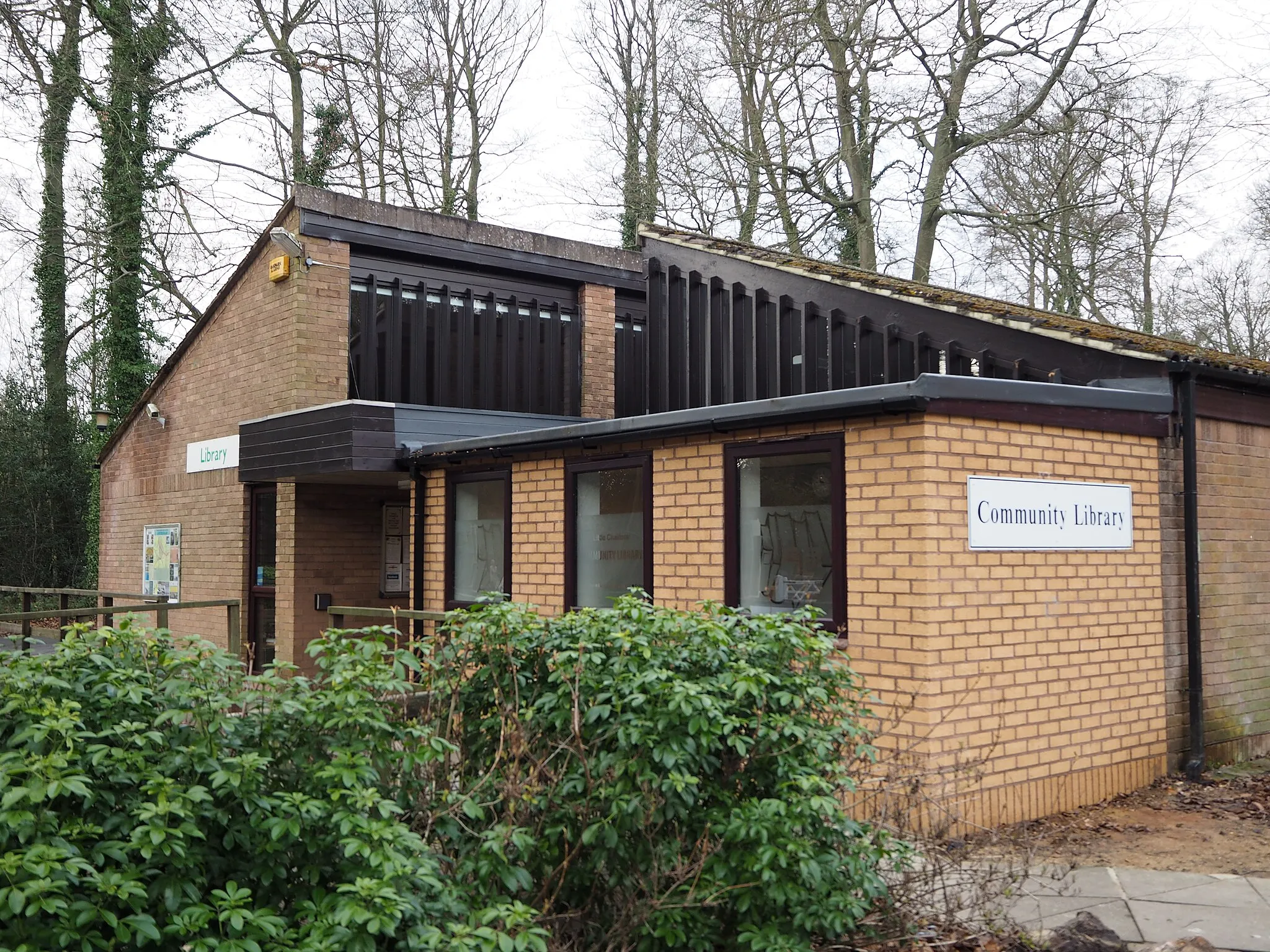 Photo showing: Little Chalfont Community Library showing the new computer room.