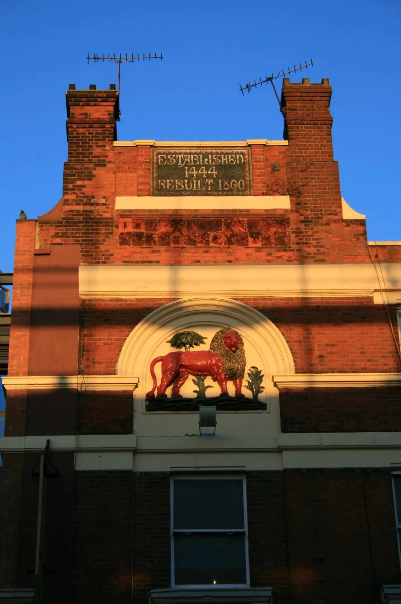 Photo showing: Kilburn High Road, London, UK